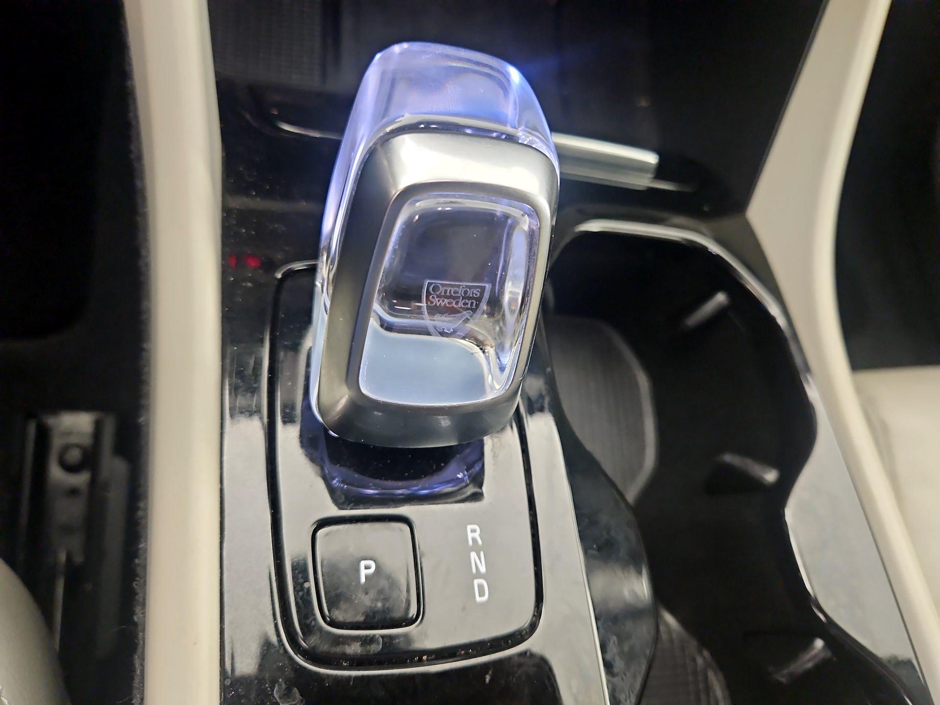 Thumbnail: 2023 Volvo XC40 - 18