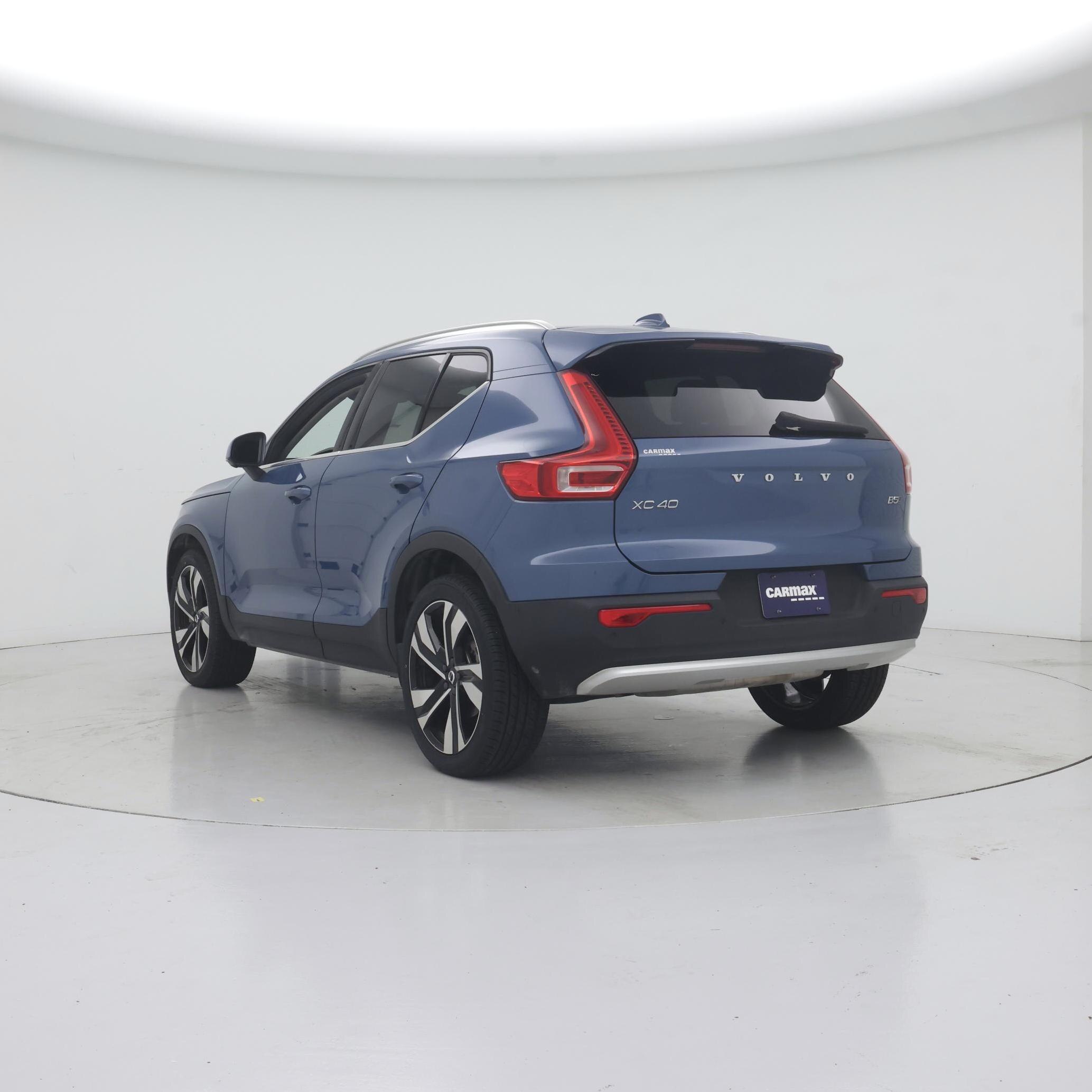 Thumbnail: 2023 Volvo XC40 - 2