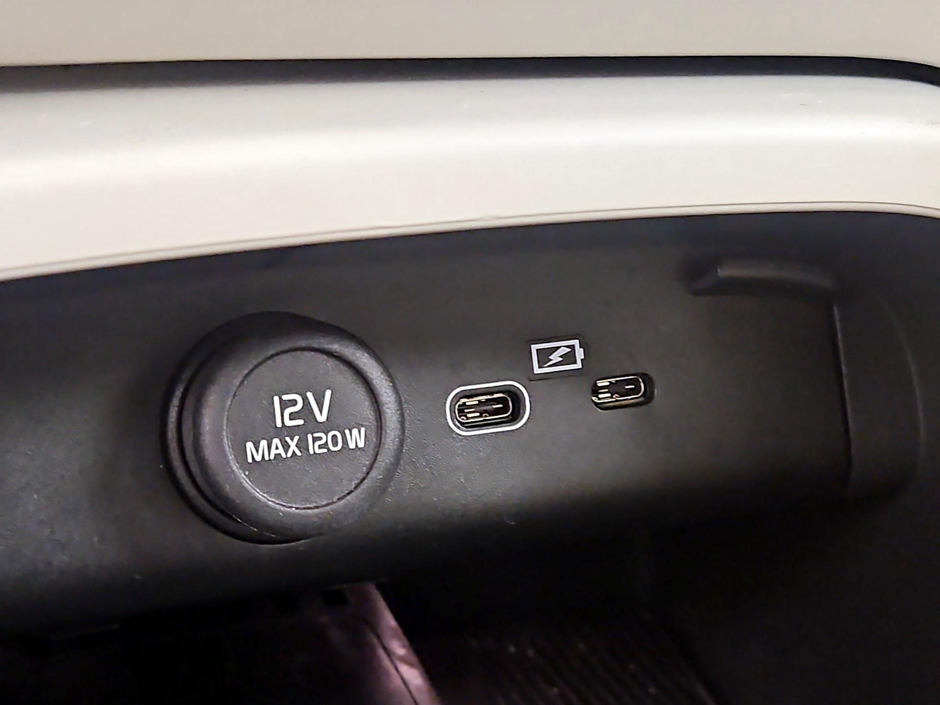 Thumbnail: 2023 Volvo XC40 - 19
