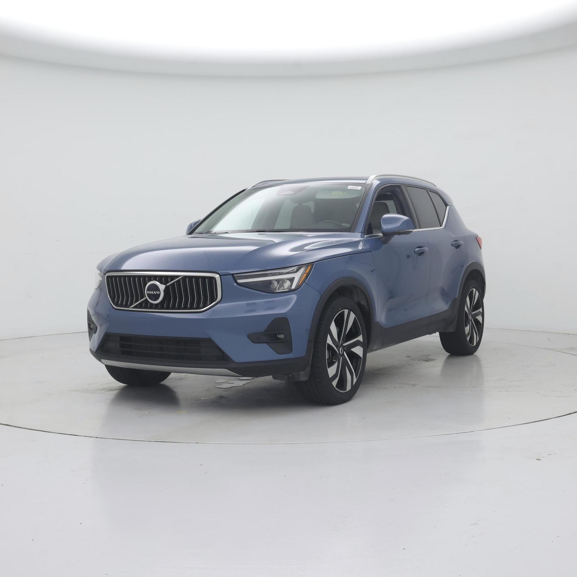 Thumbnail: 2023 Volvo XC40 - 4
