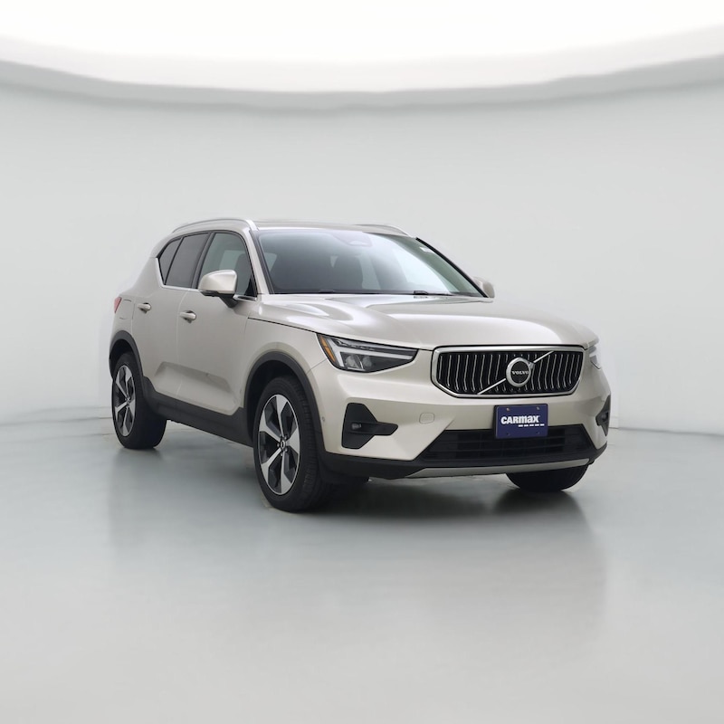 2024 Volvo XC40 B5 Plus Bright Theme