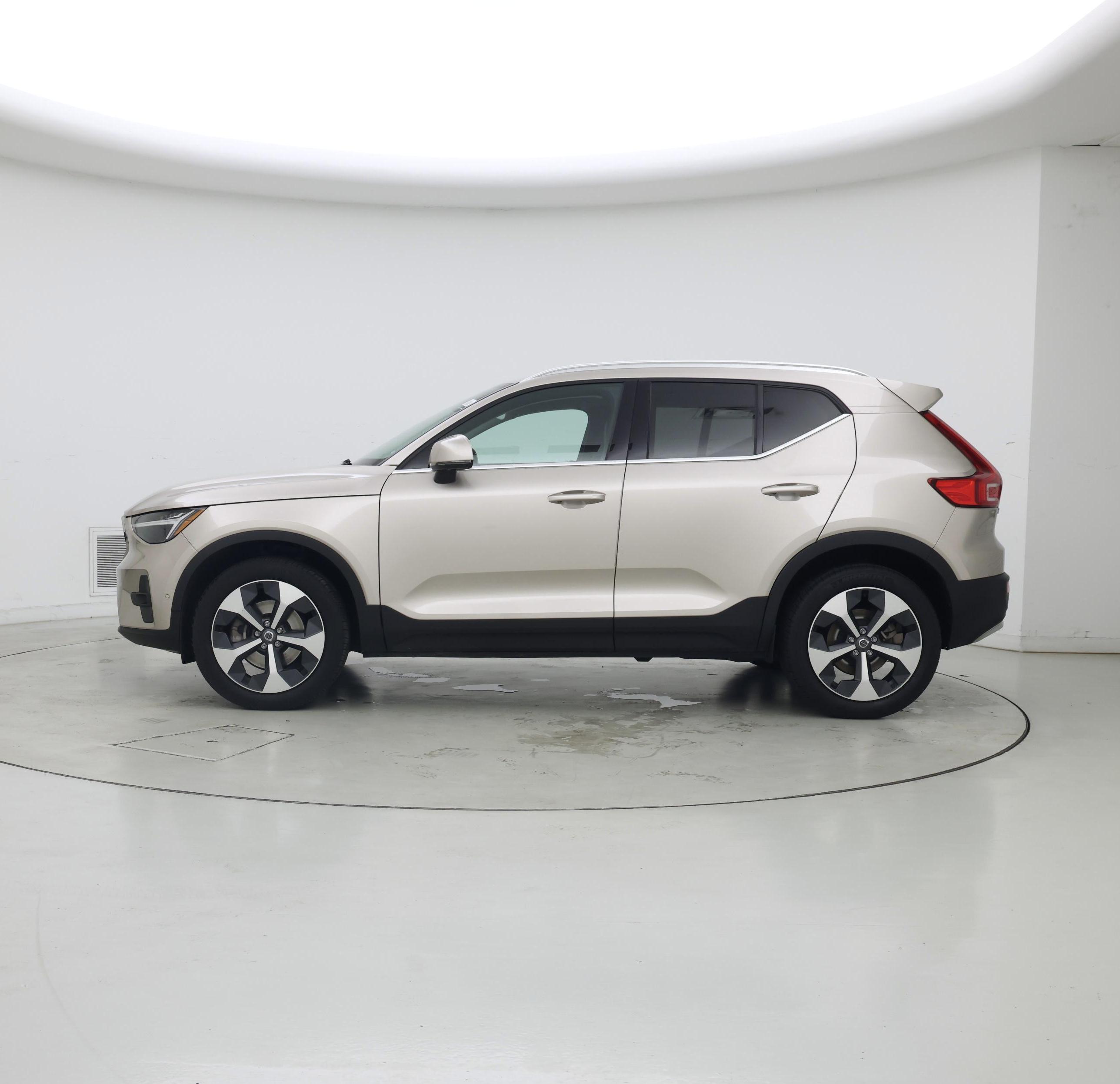 Thumbnail: 2024 Volvo XC40 - 3