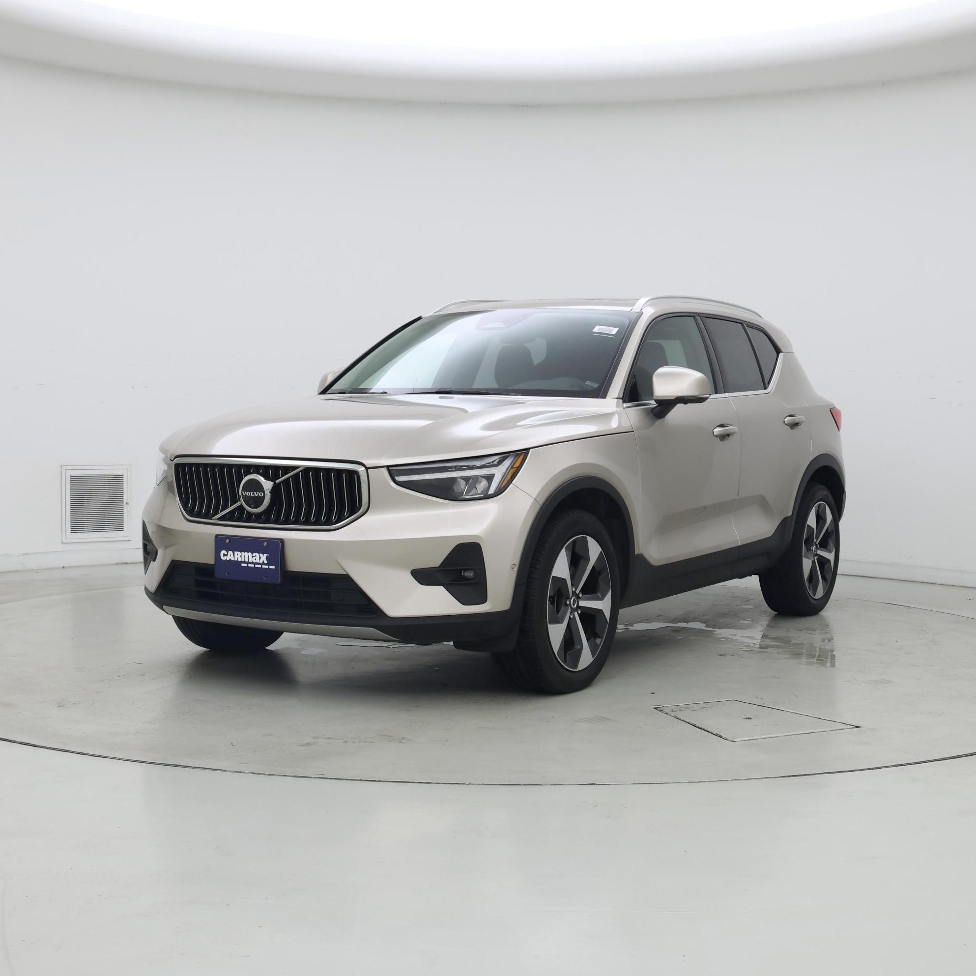 Thumbnail: 2024 Volvo XC40 - 4