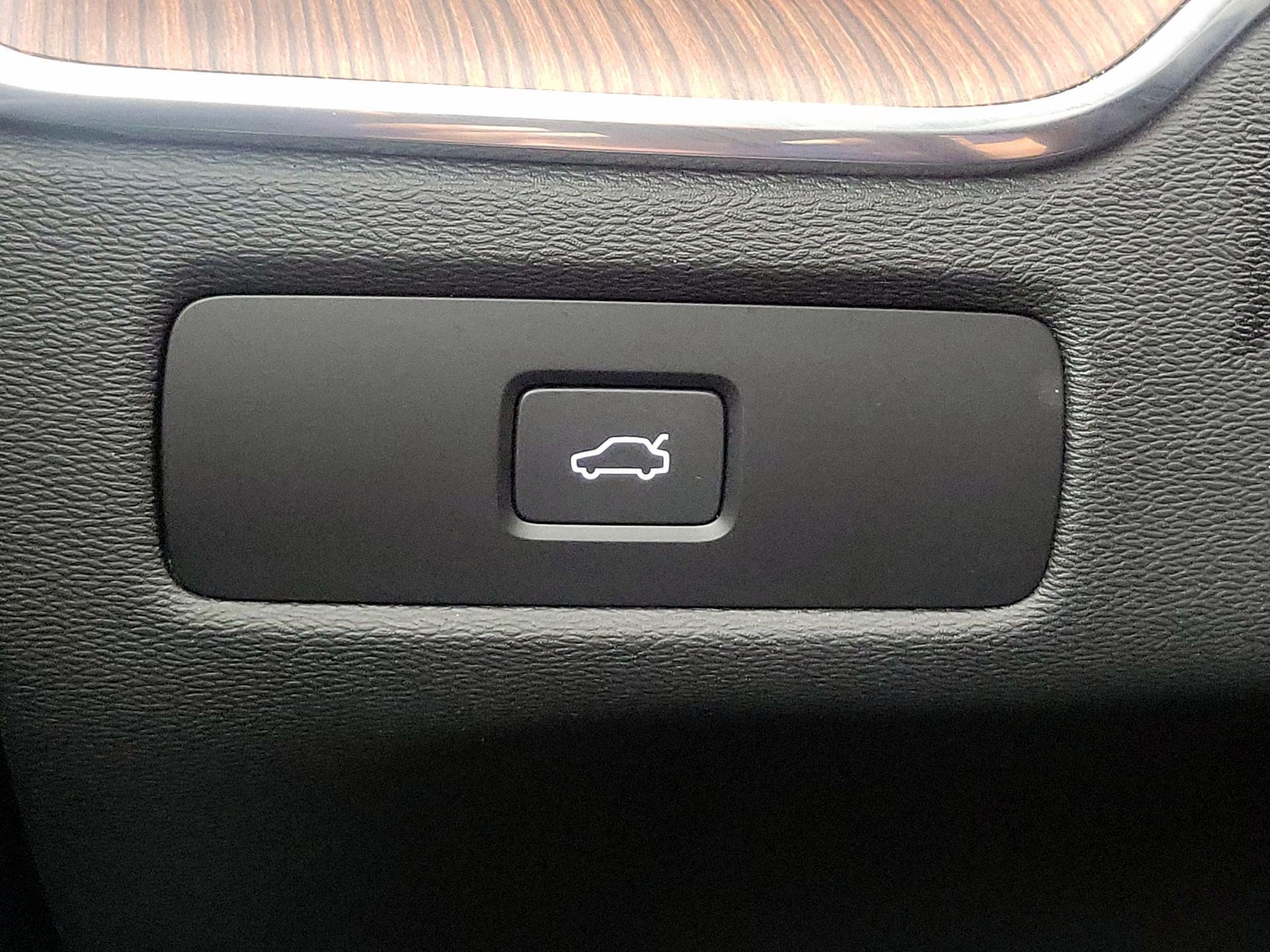 Thumbnail: 2024 Volvo XC60 - 13