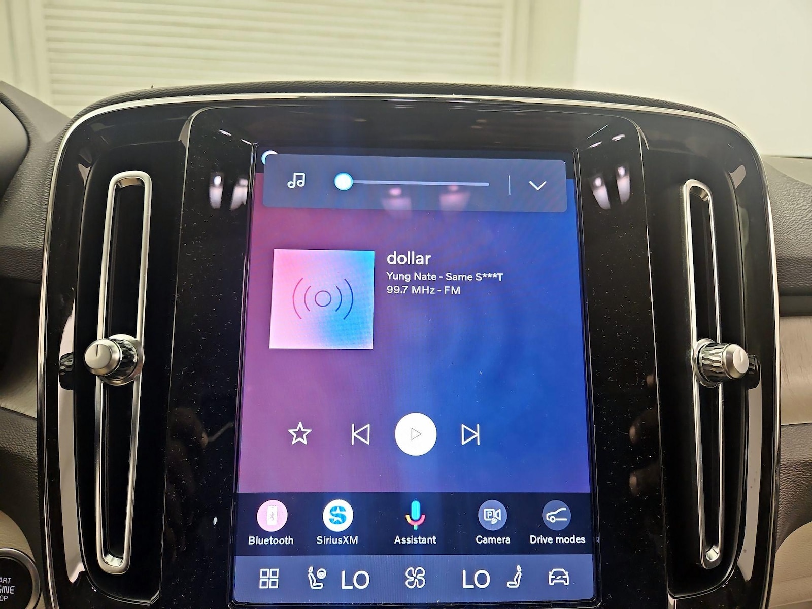 2023 Volvo XC40 Plus - Photo 17