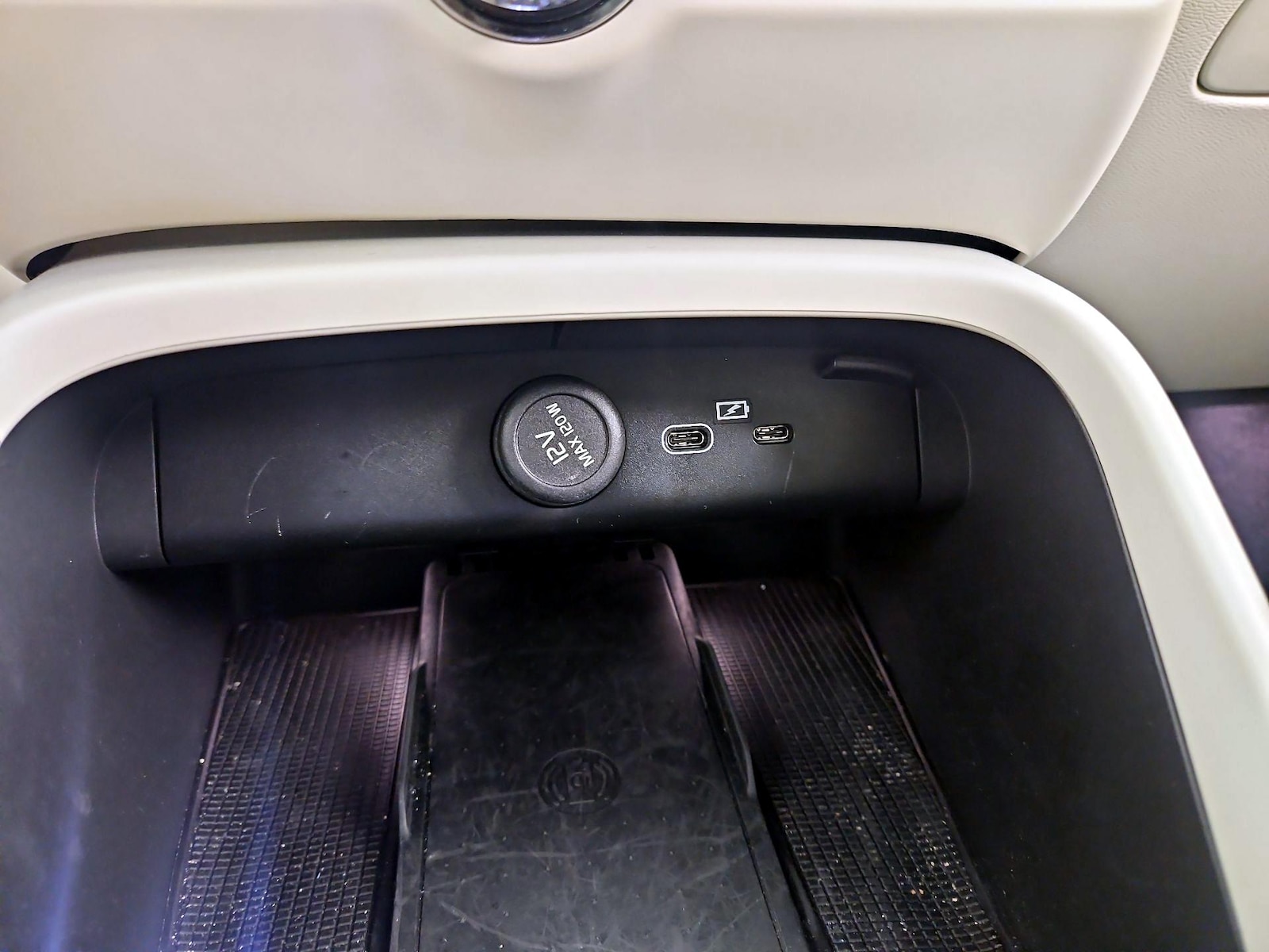2023 Volvo XC40 Plus - Photo 20