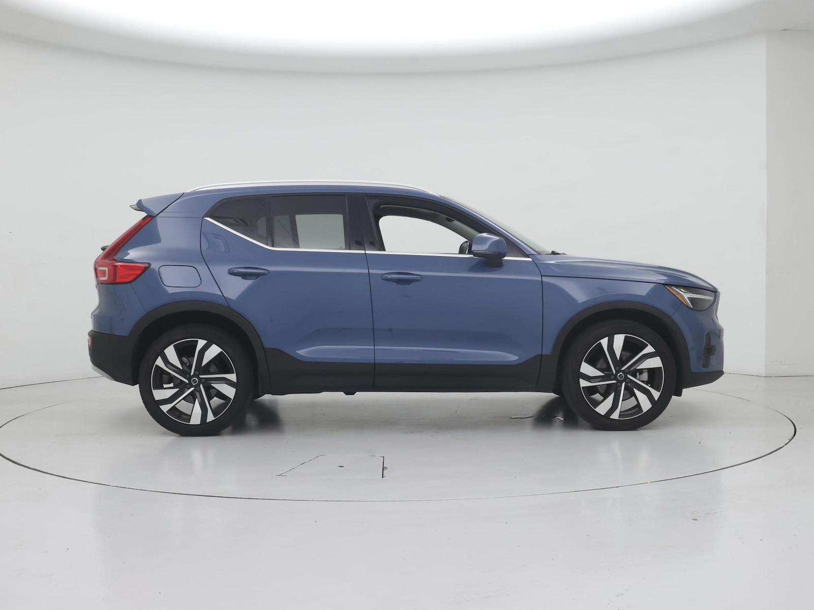 2023 Volvo XC40 Plus - Photo 8