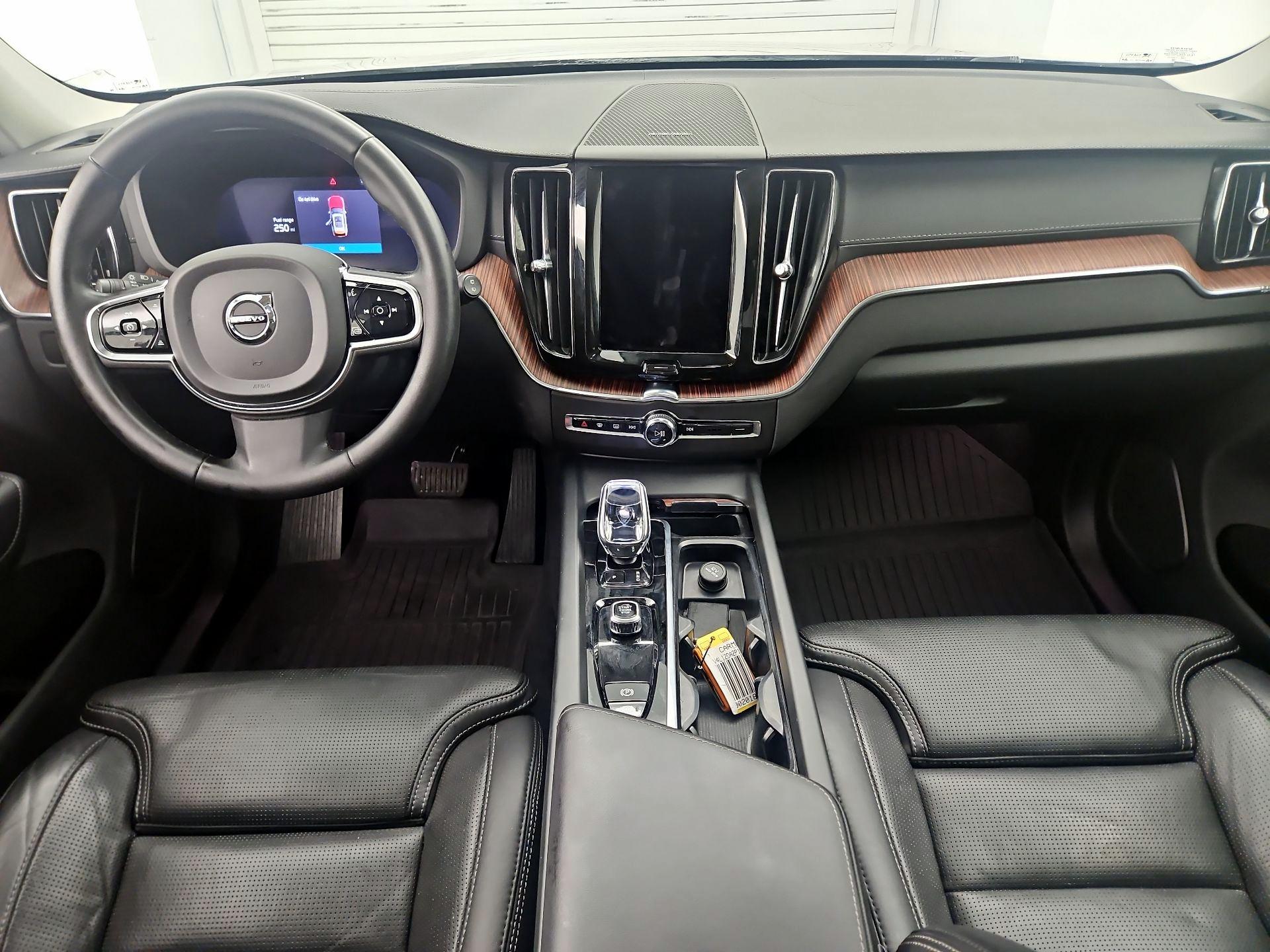 Thumbnail: 2023 Volvo XC60 - 9