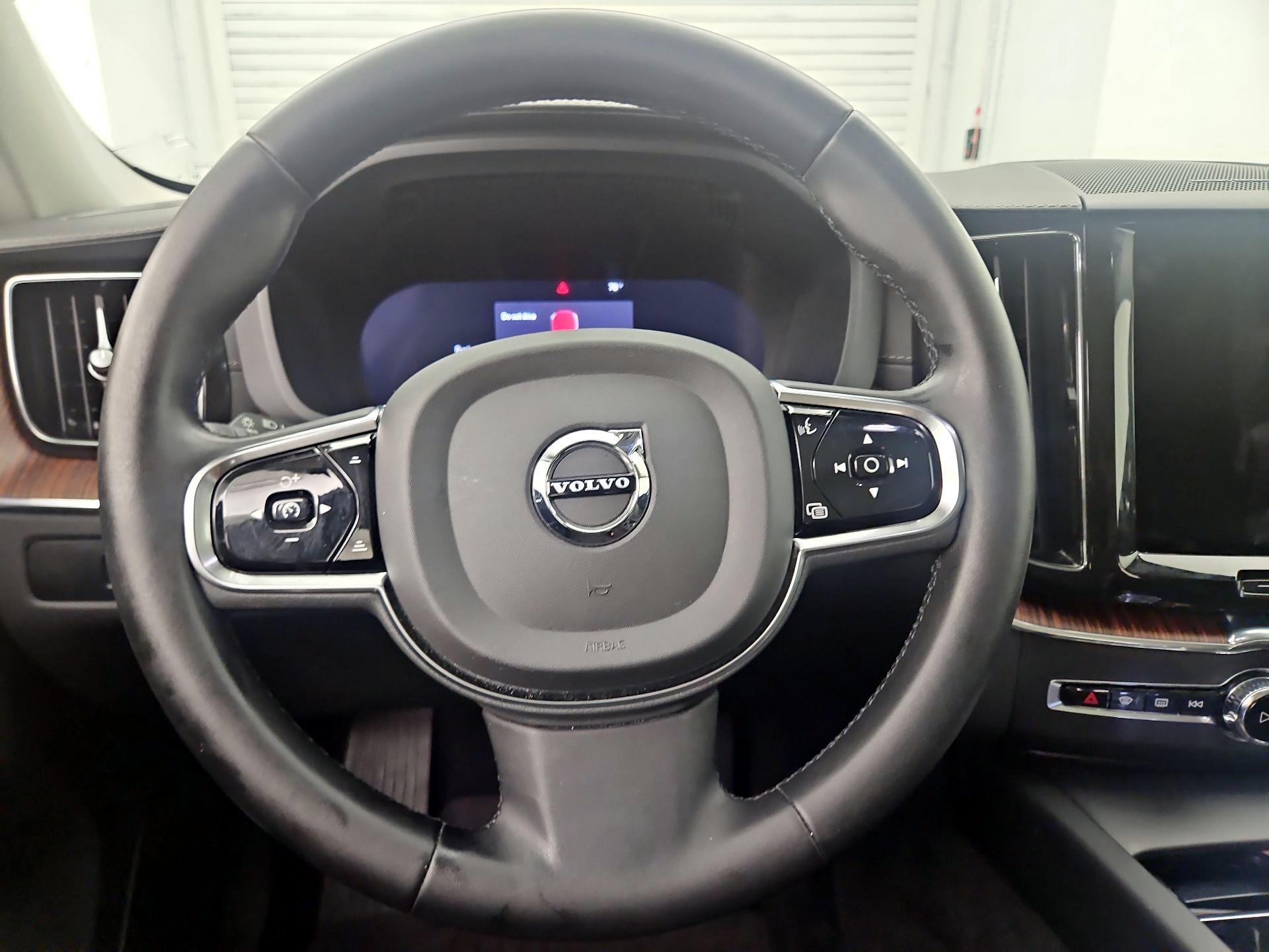 Thumbnail: 2023 Volvo XC60 - 10