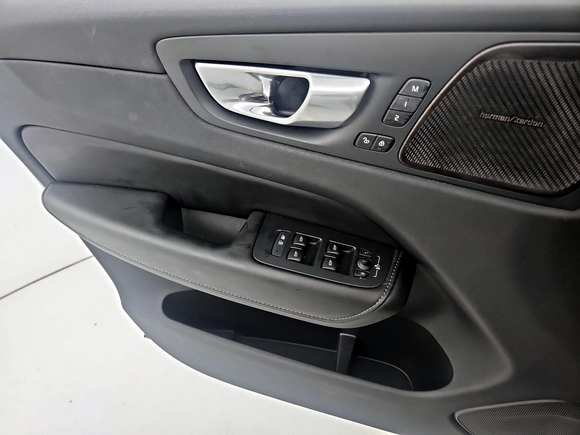 Thumbnail: 2023 Volvo XC60 - 12