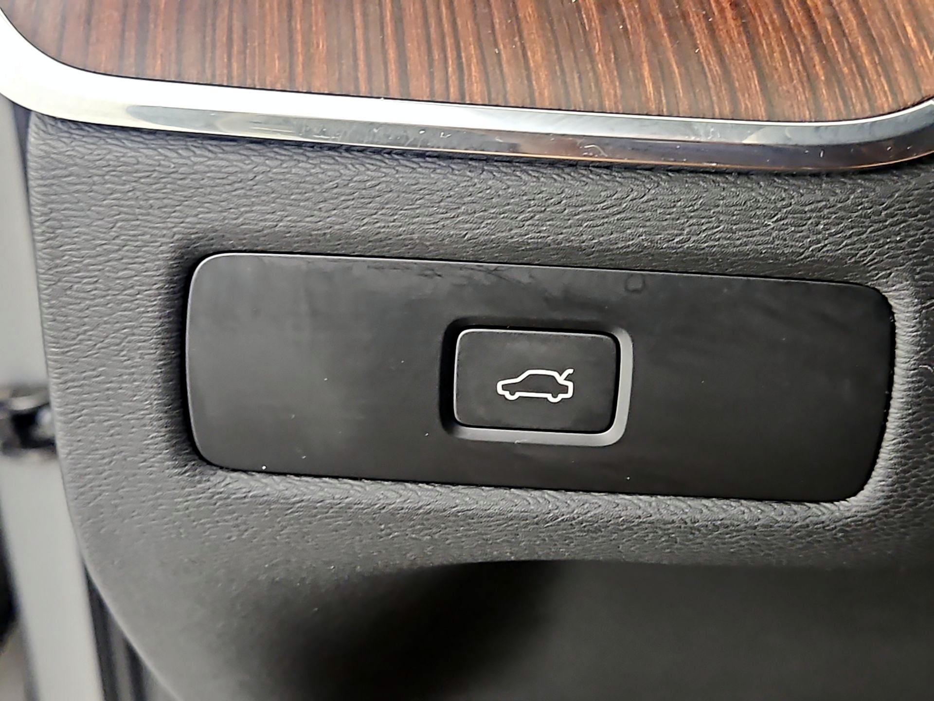 Thumbnail: 2023 Volvo XC60 - 13