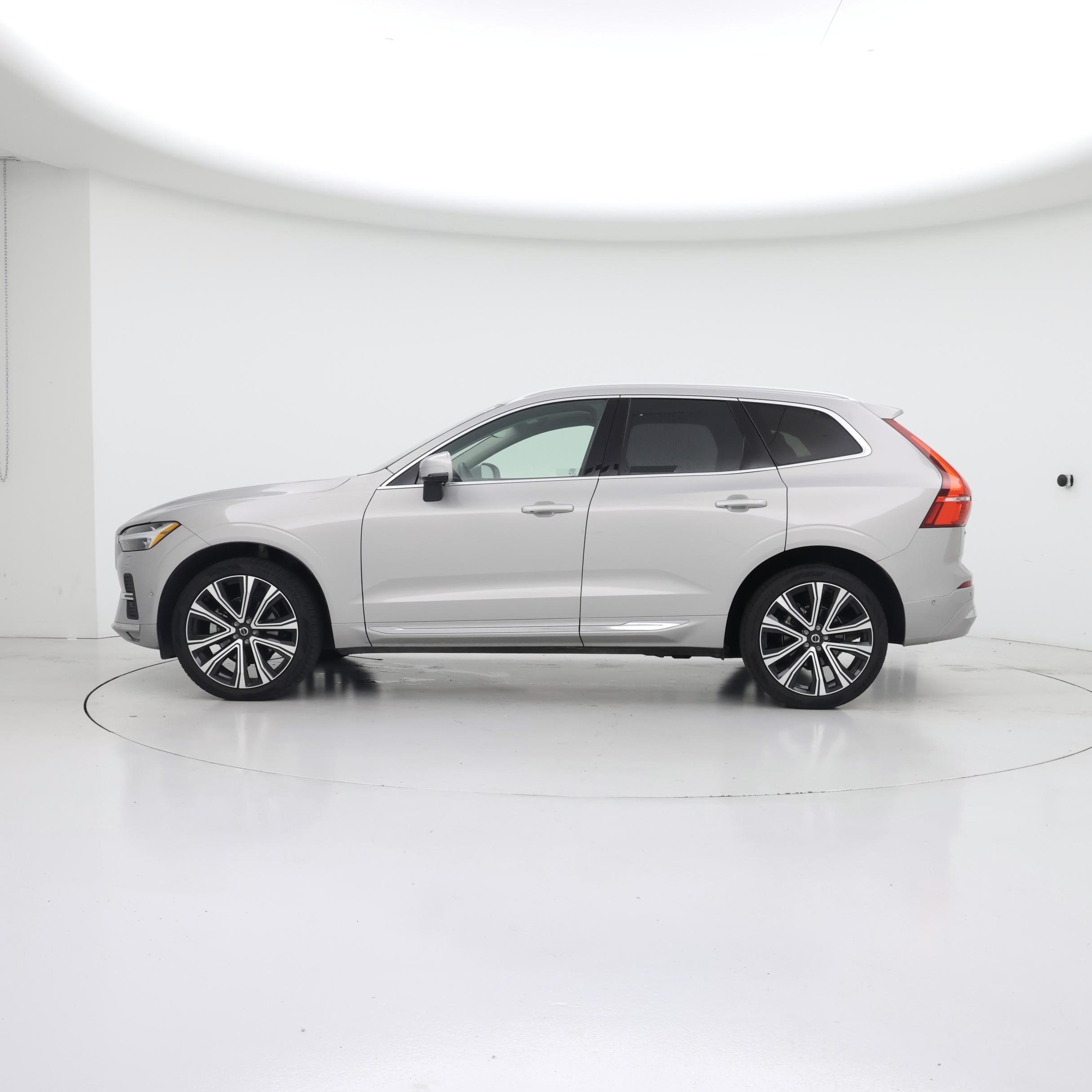 Thumbnail: 2023 Volvo XC60 - 3