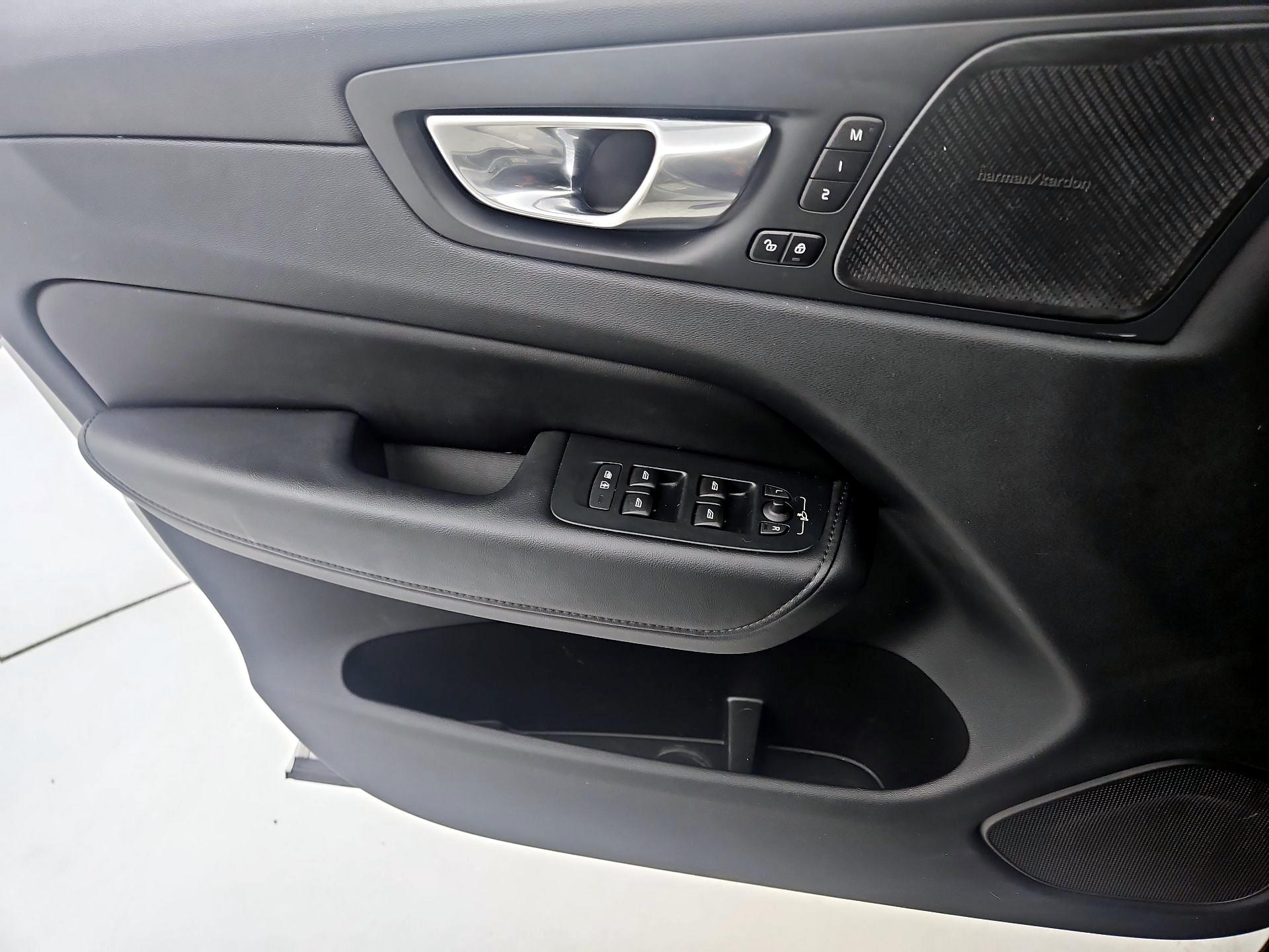 Thumbnail: 2023 Volvo XC60 - 12