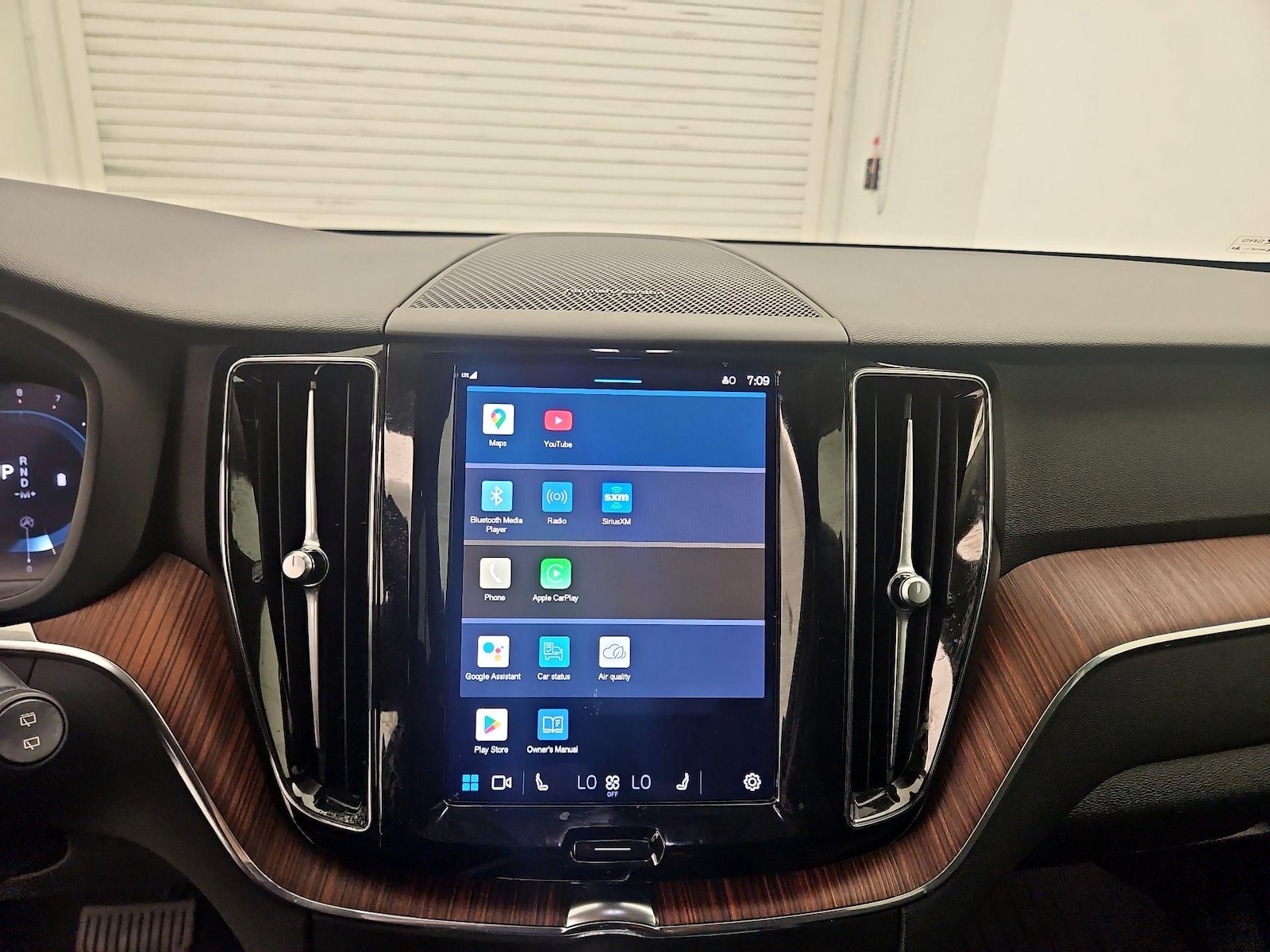 2023 Volvo XC60 Plus - Photo 17