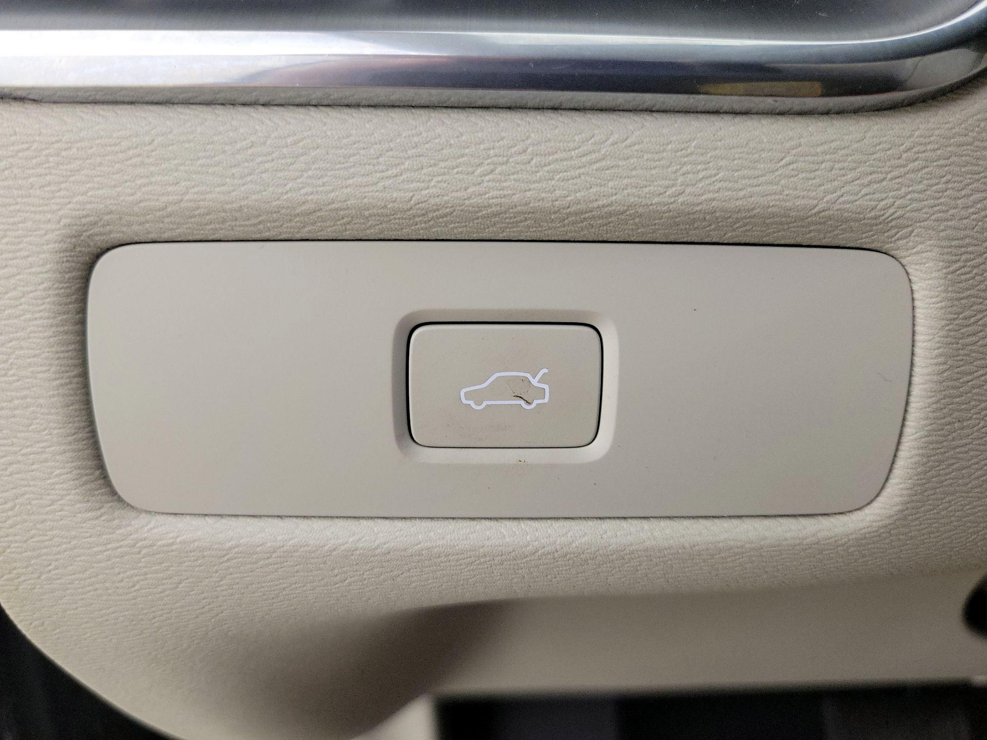 Thumbnail: 2024 Volvo XC60 - 13