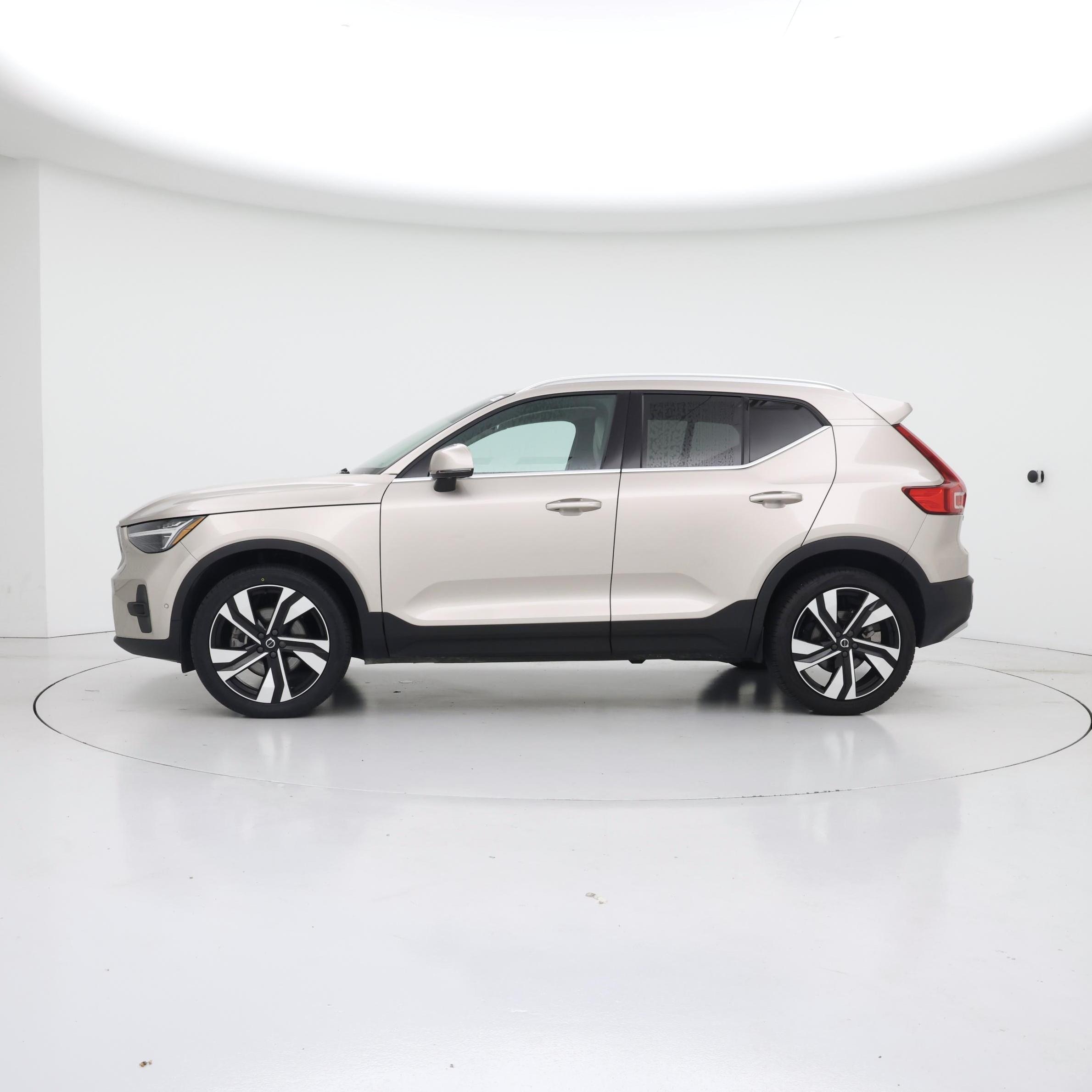 Thumbnail: 2024 Volvo XC40 - 3
