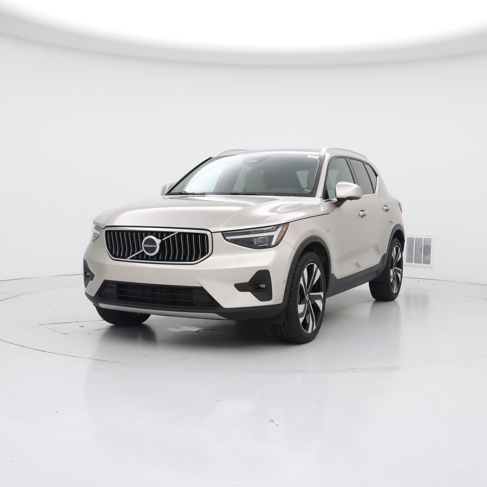 Thumbnail: 2024 Volvo XC40 - 4
