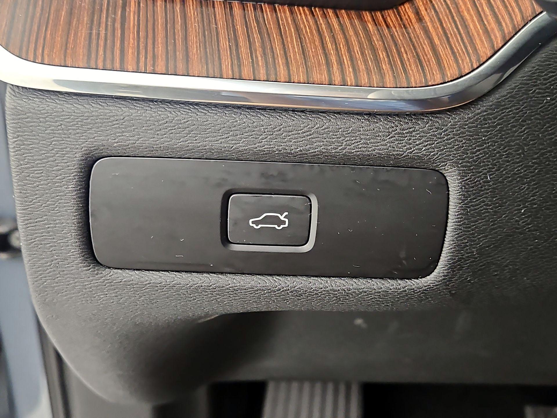 Thumbnail: 2024 Volvo XC60 - 13