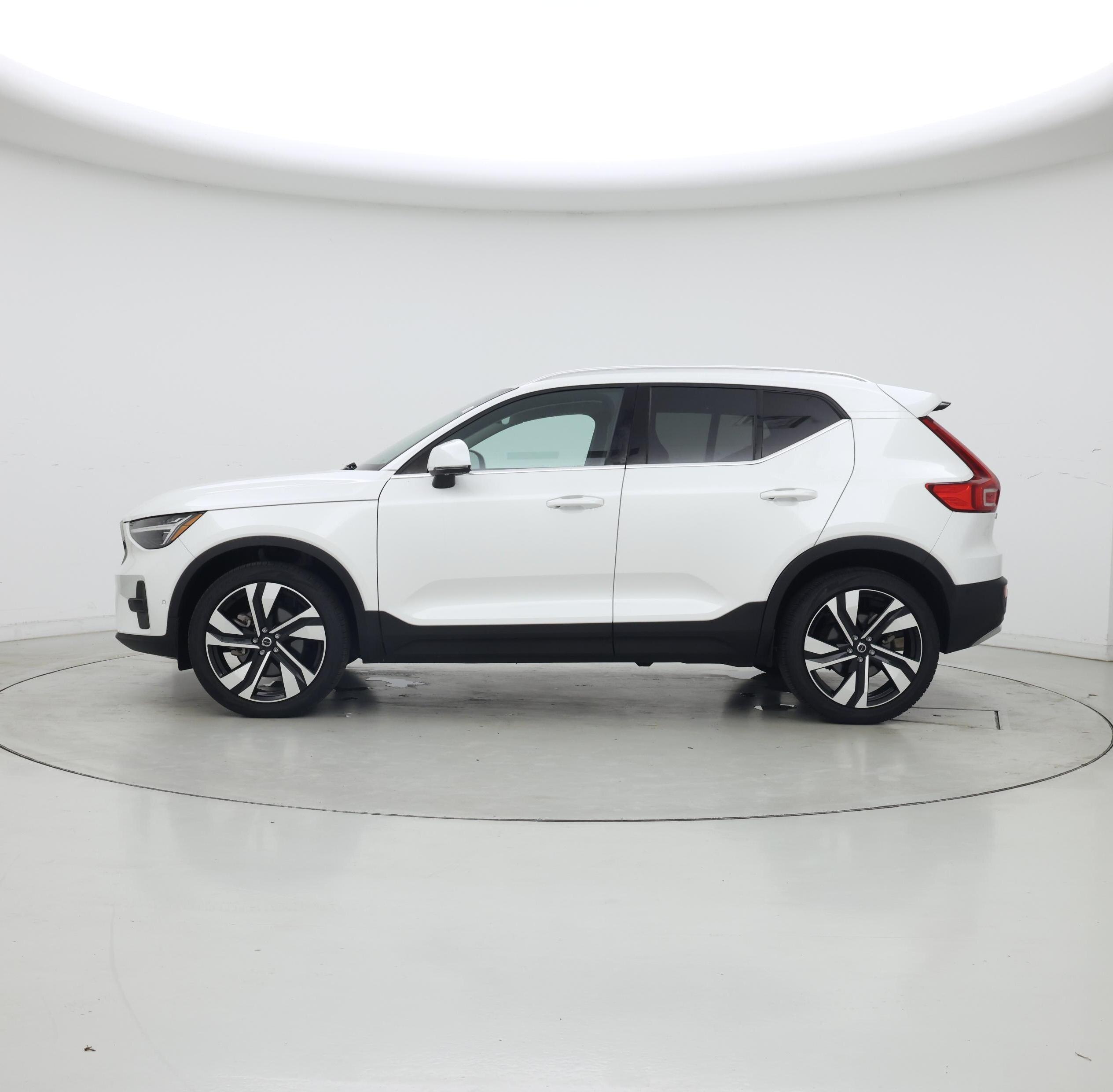 Thumbnail: 2024 Volvo XC40 - 3