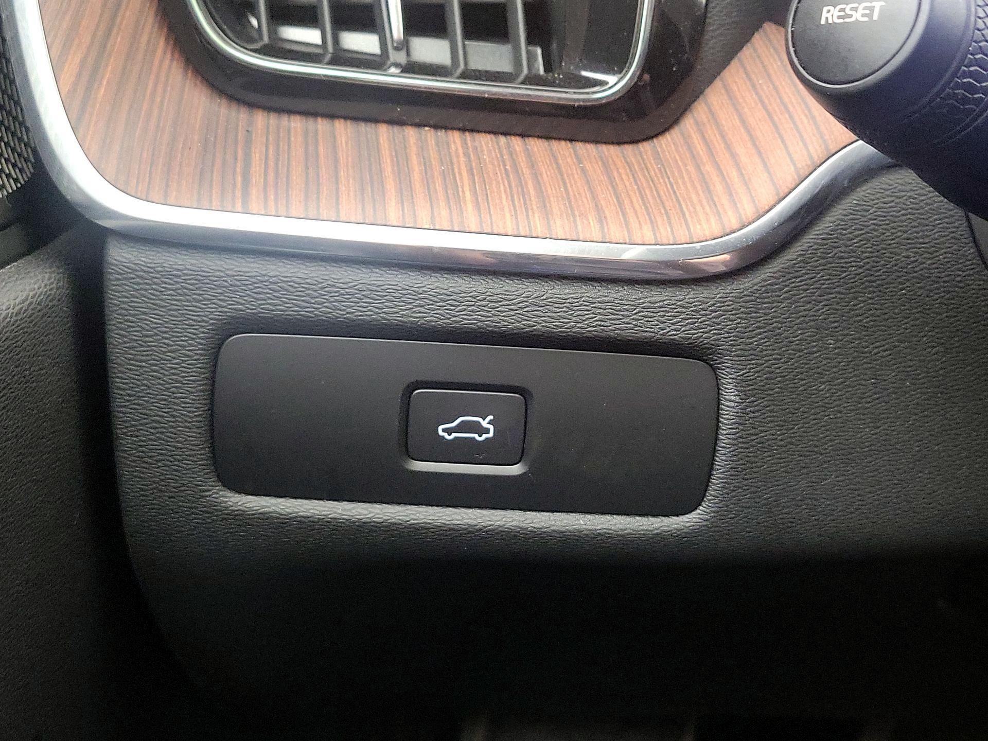 Thumbnail: 2024 Volvo XC60 - 13