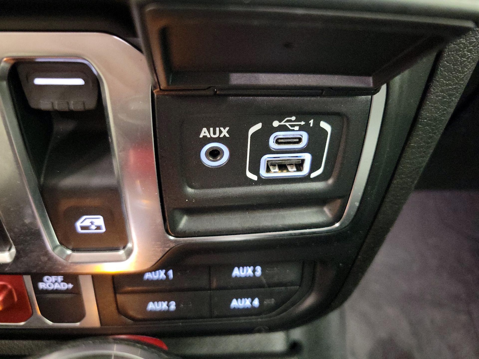 2024 Jeep Wrangler 2-Door Willys - Photo 19