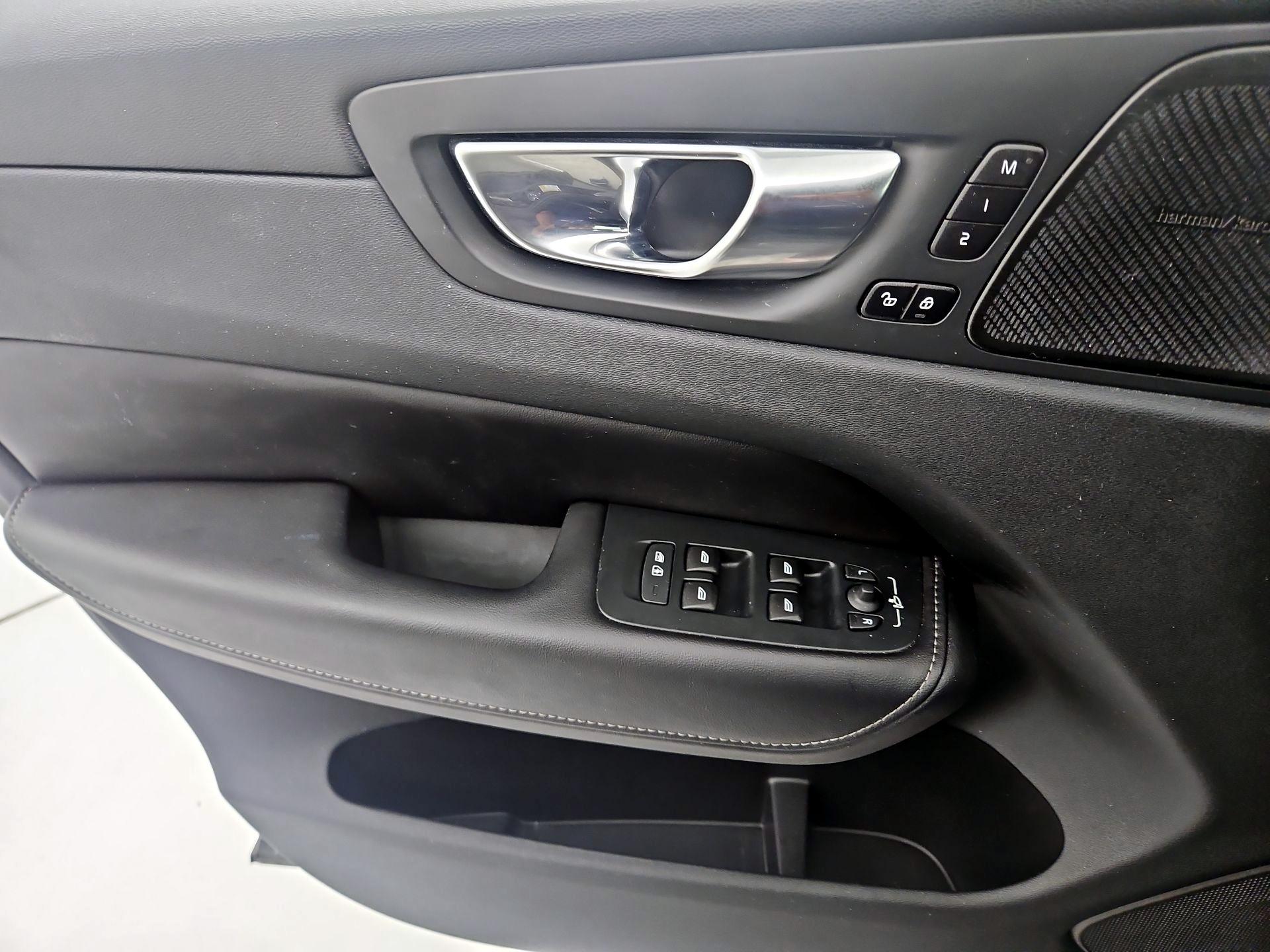 Thumbnail: 2023 Volvo XC60 - 12