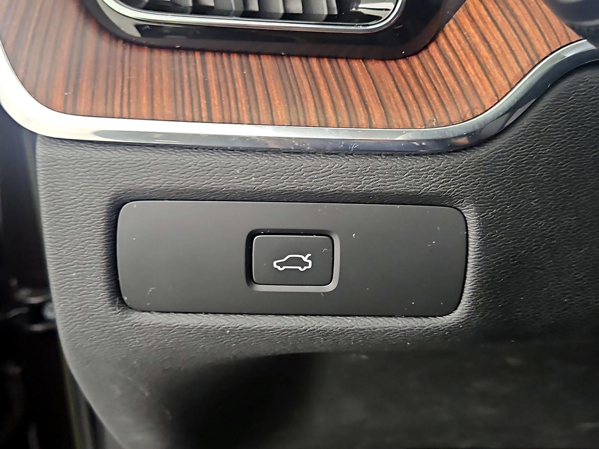 Thumbnail: 2023 Volvo XC60 - 13