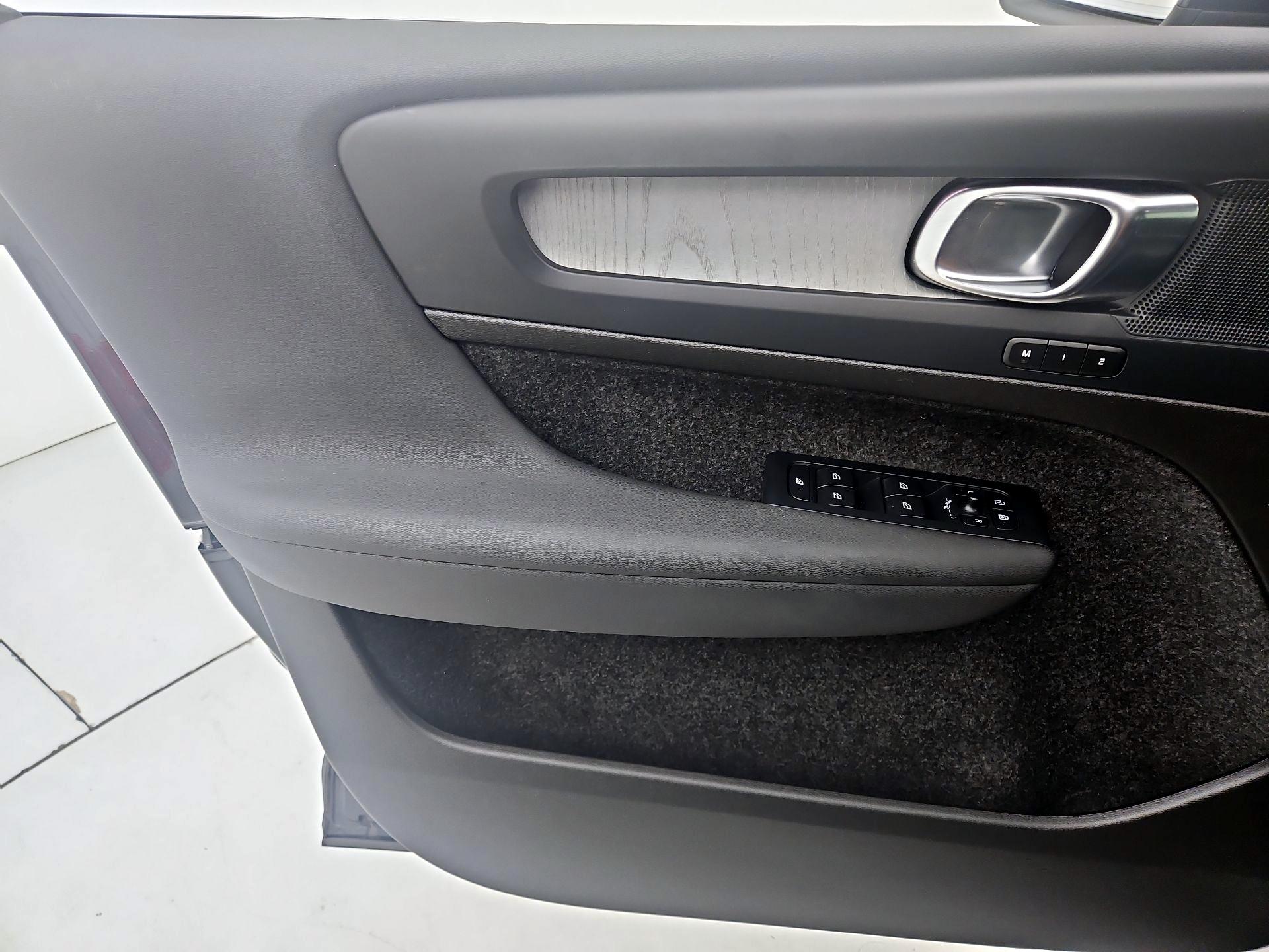 Thumbnail: 2024 Volvo XC40 - 12