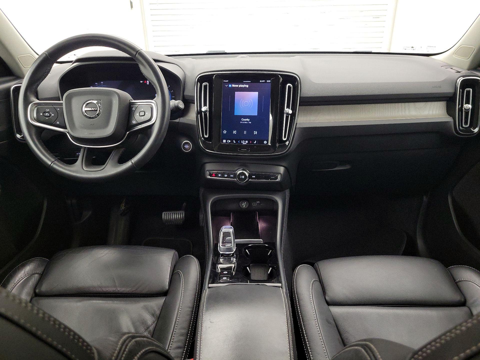 Thumbnail: 2023 Volvo XC40 - 9