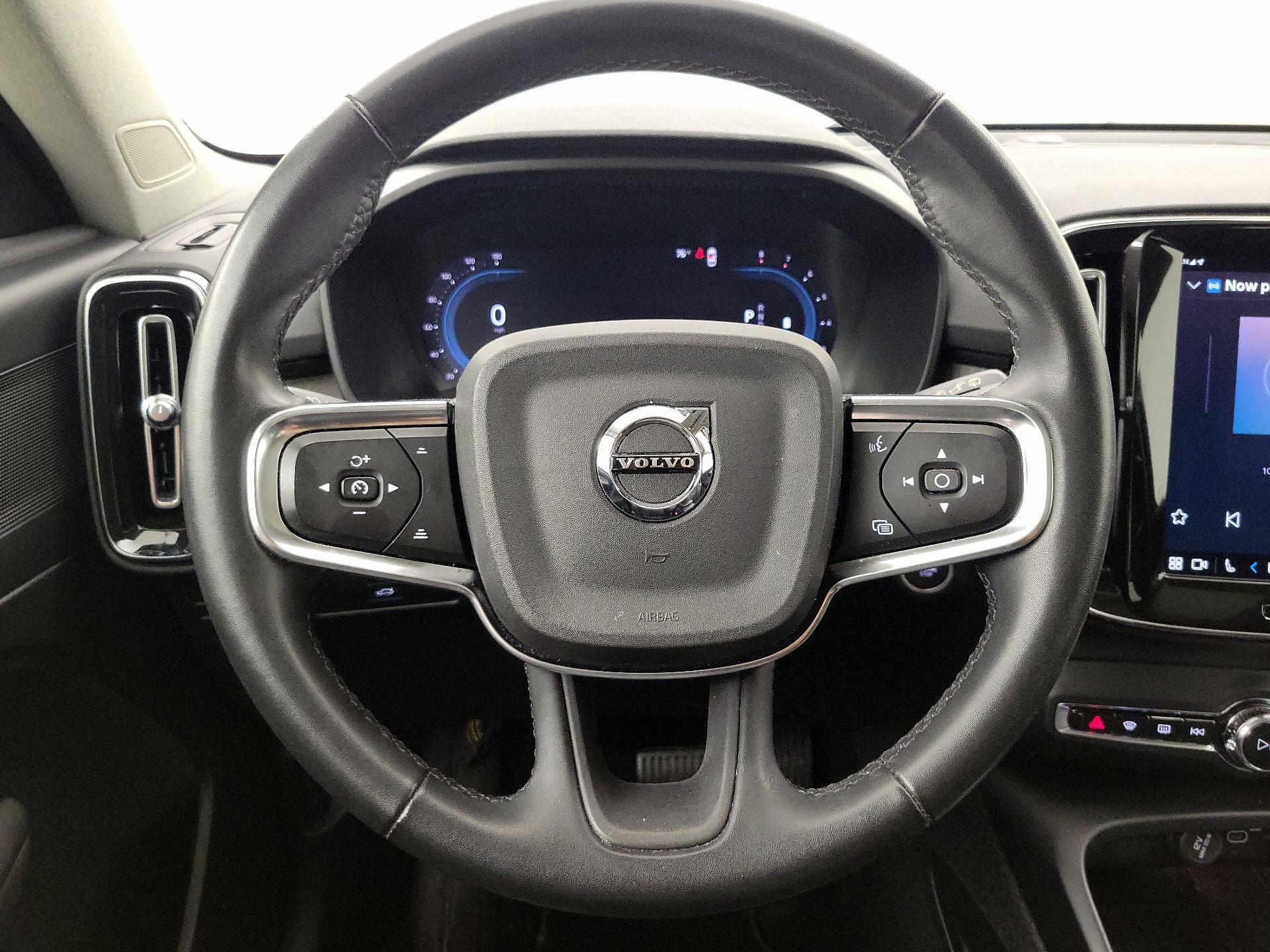 Thumbnail: 2023 Volvo XC40 - 10