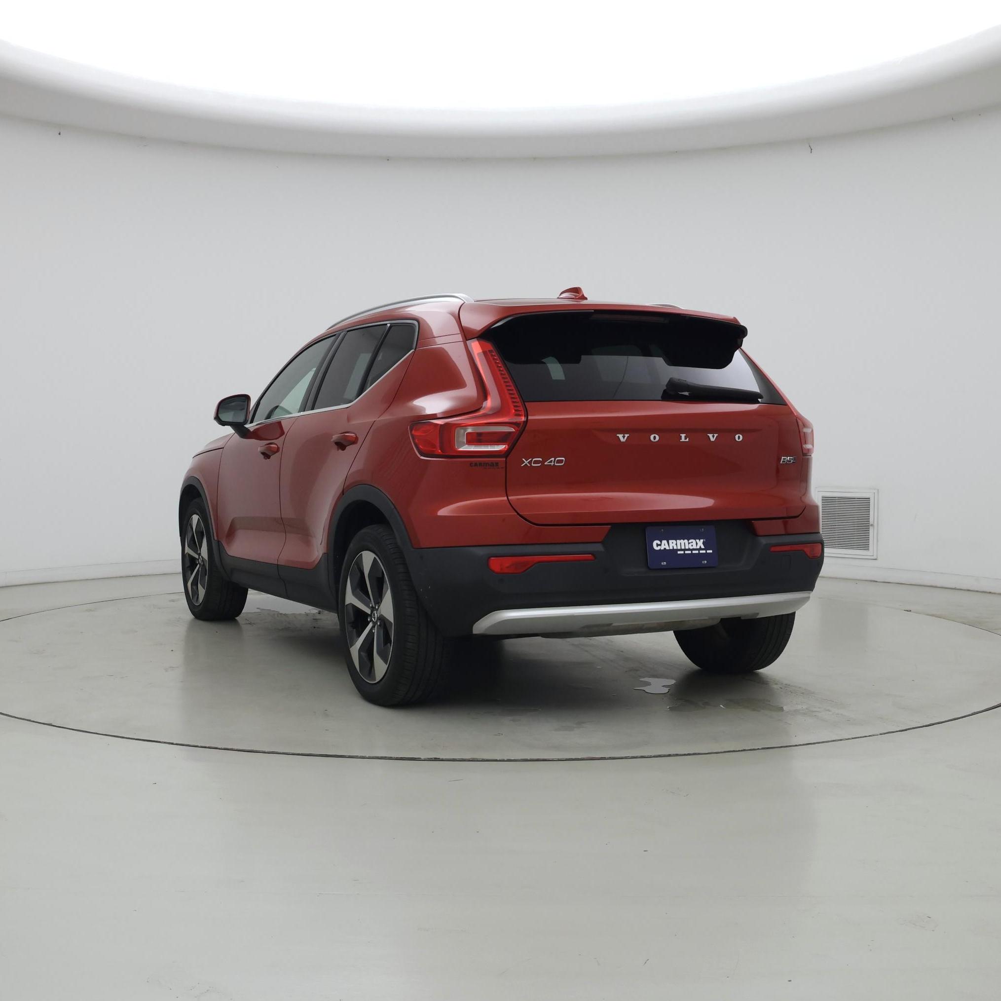 Thumbnail: 2023 Volvo XC40 - 2