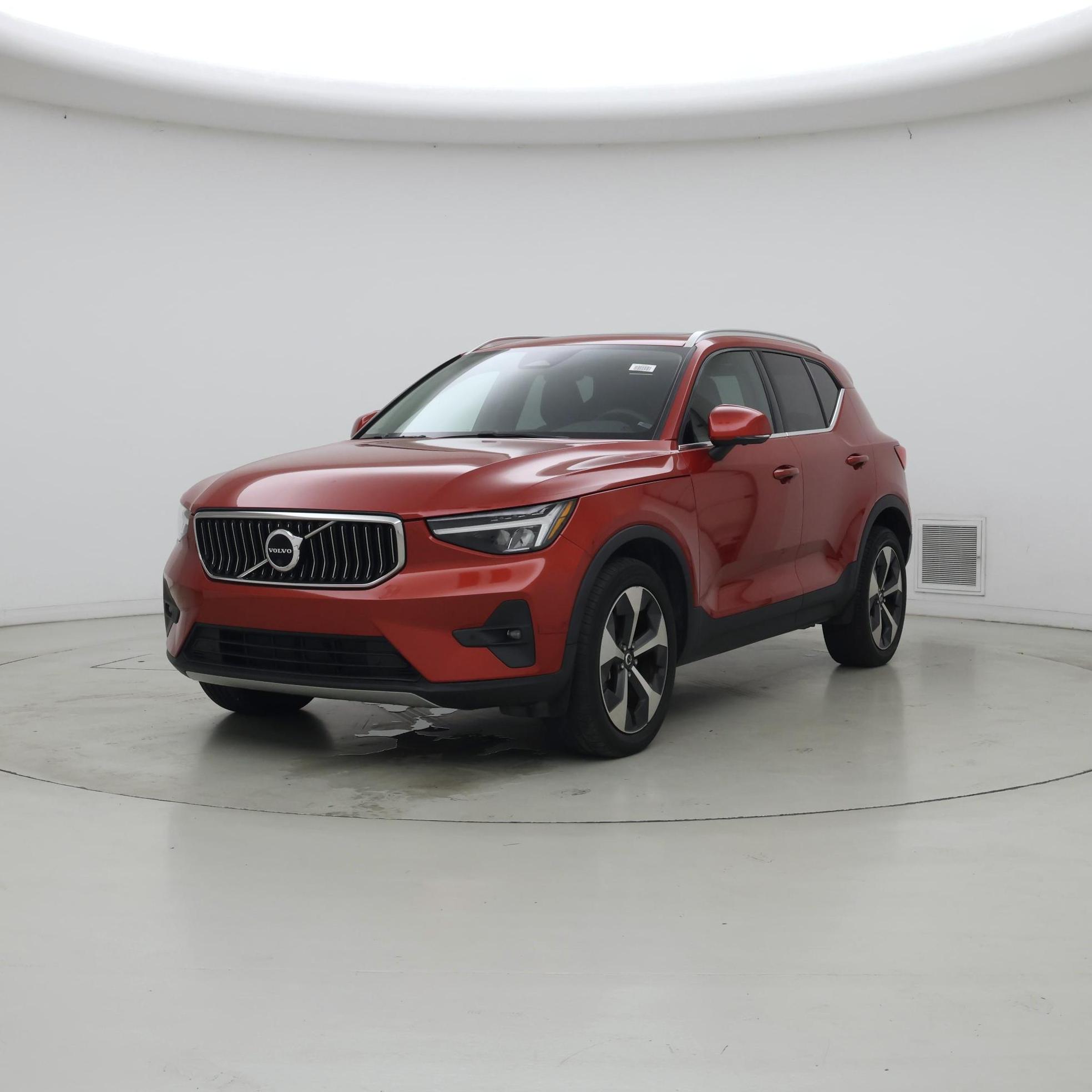 Thumbnail: 2023 Volvo XC40 - 4