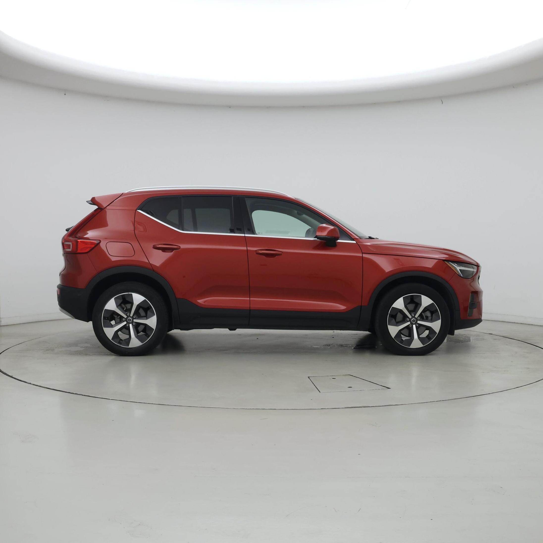 Thumbnail: 2023 Volvo XC40 - 7