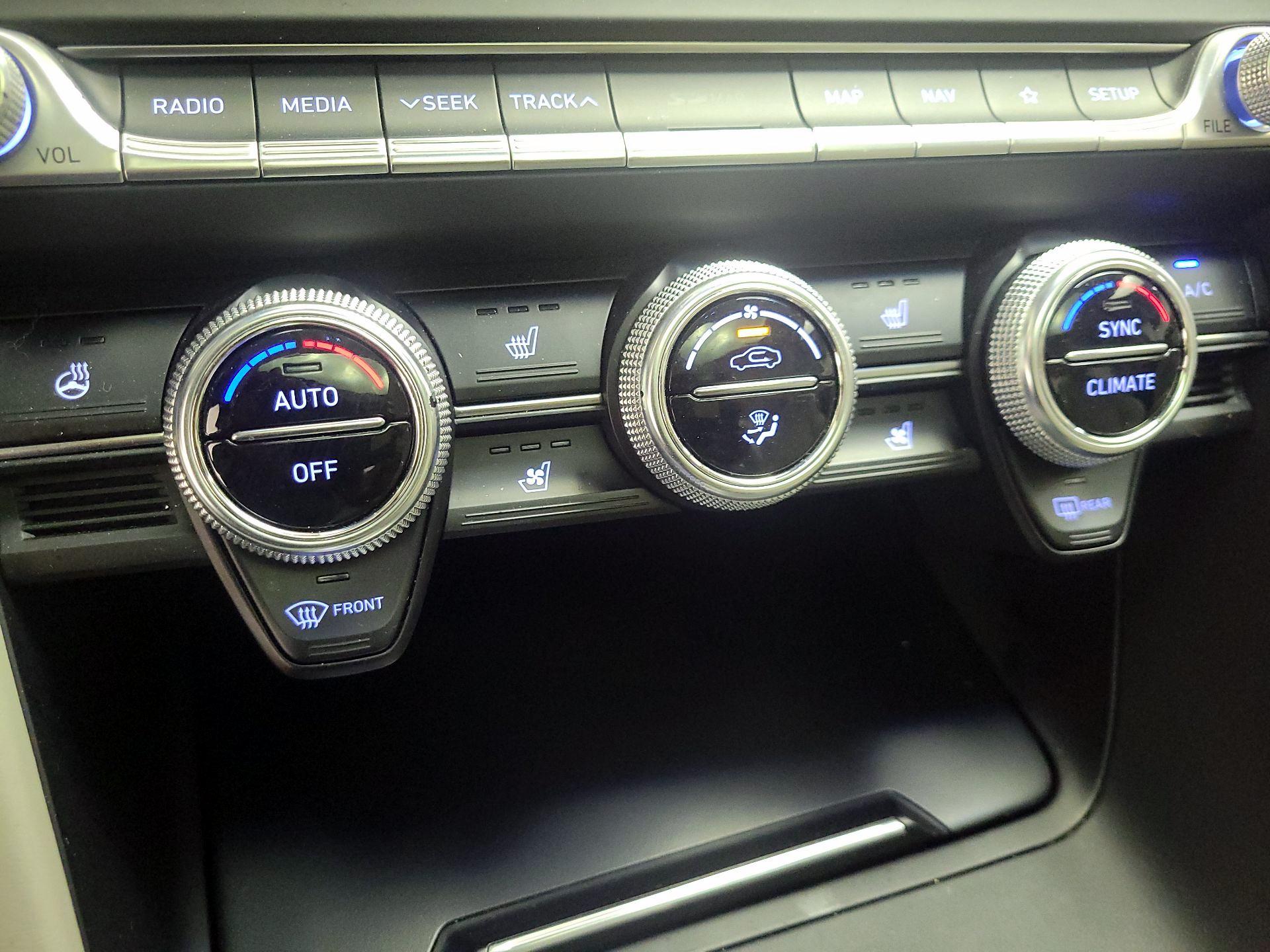 Thumbnail: 2021 Genesis G70 - 17