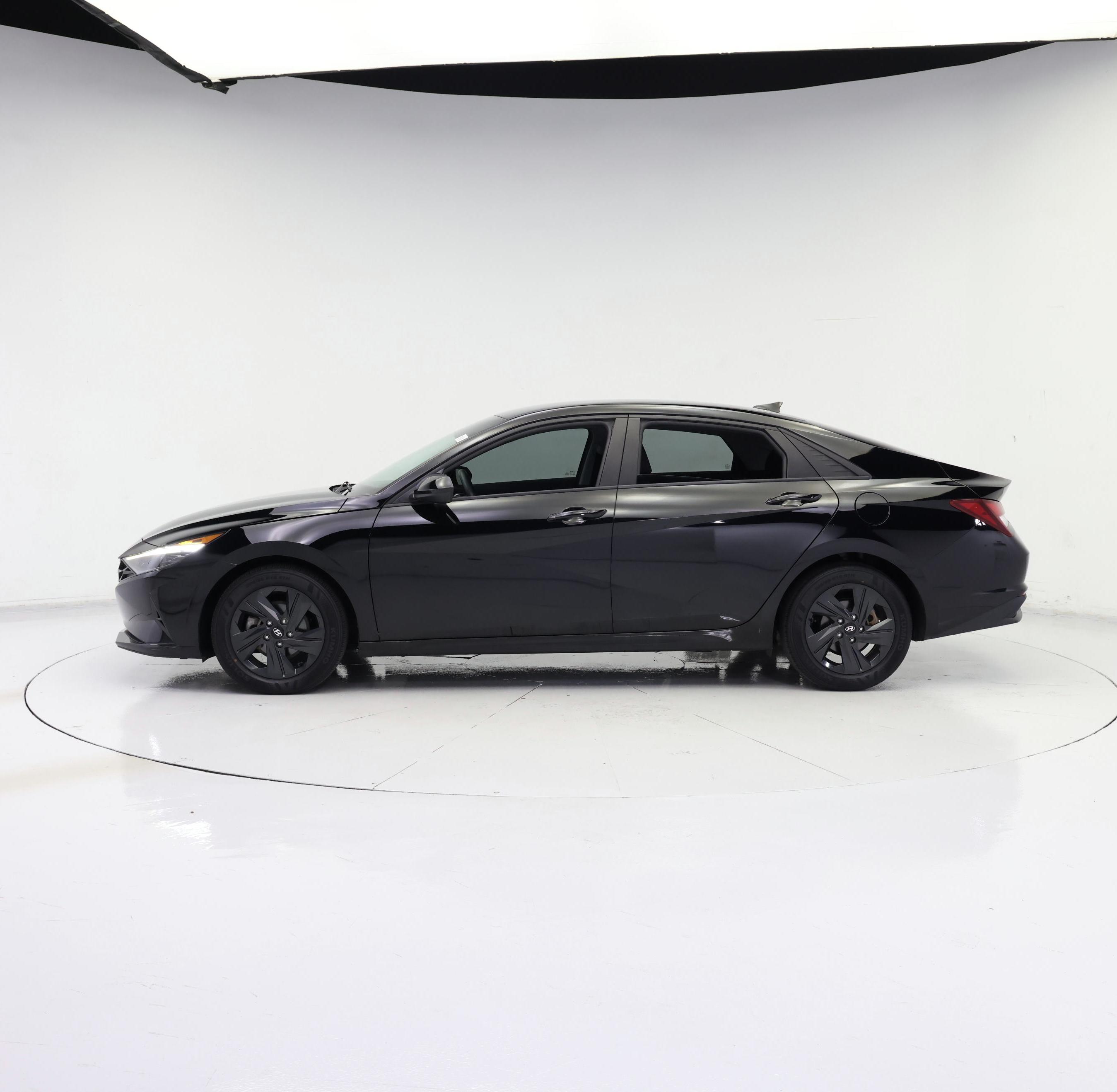 Thumbnail: 2022 Hyundai Elantra - 3
