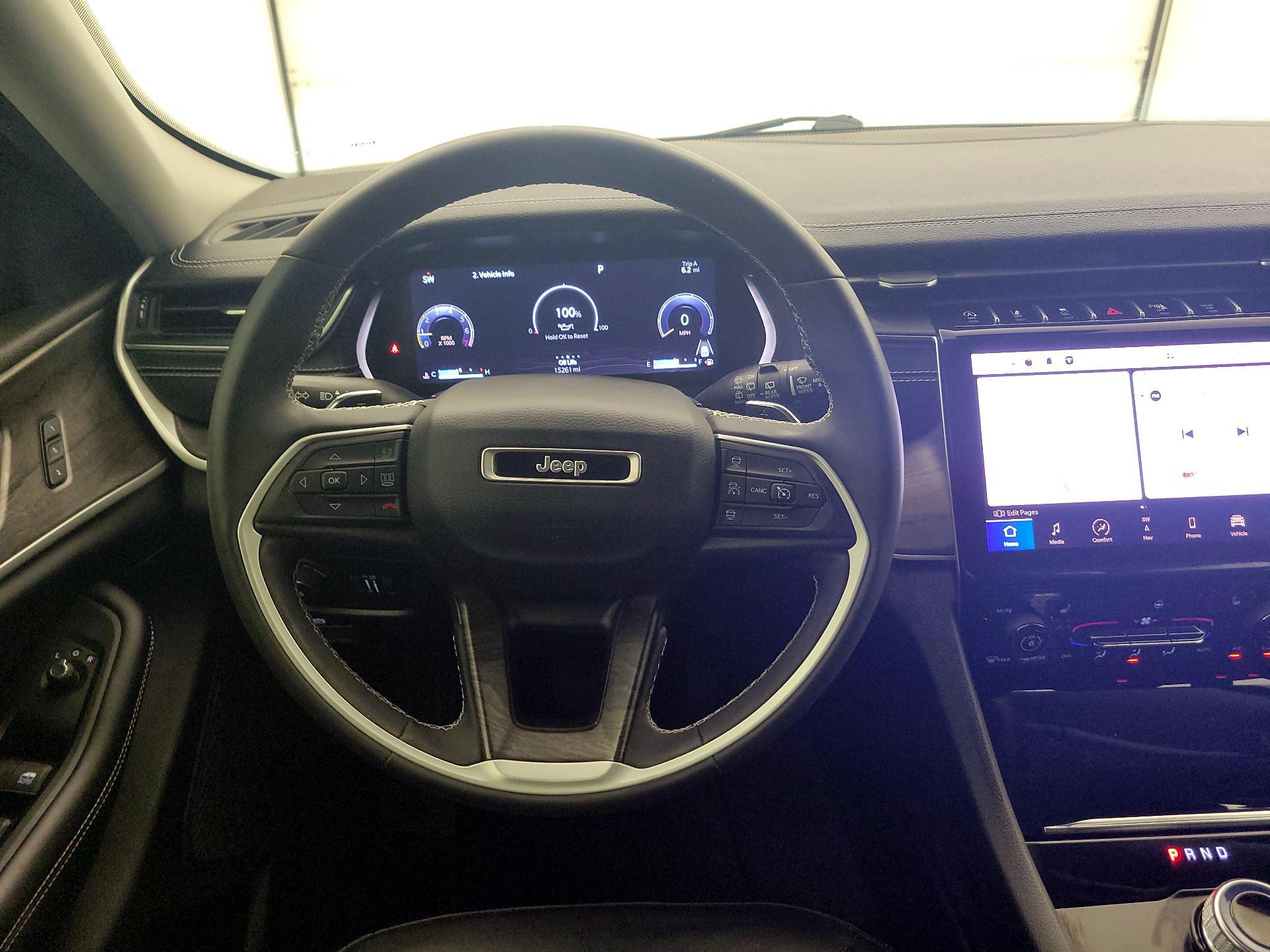 Thumbnail: 2023 Jeep Grand Cherokee - 10