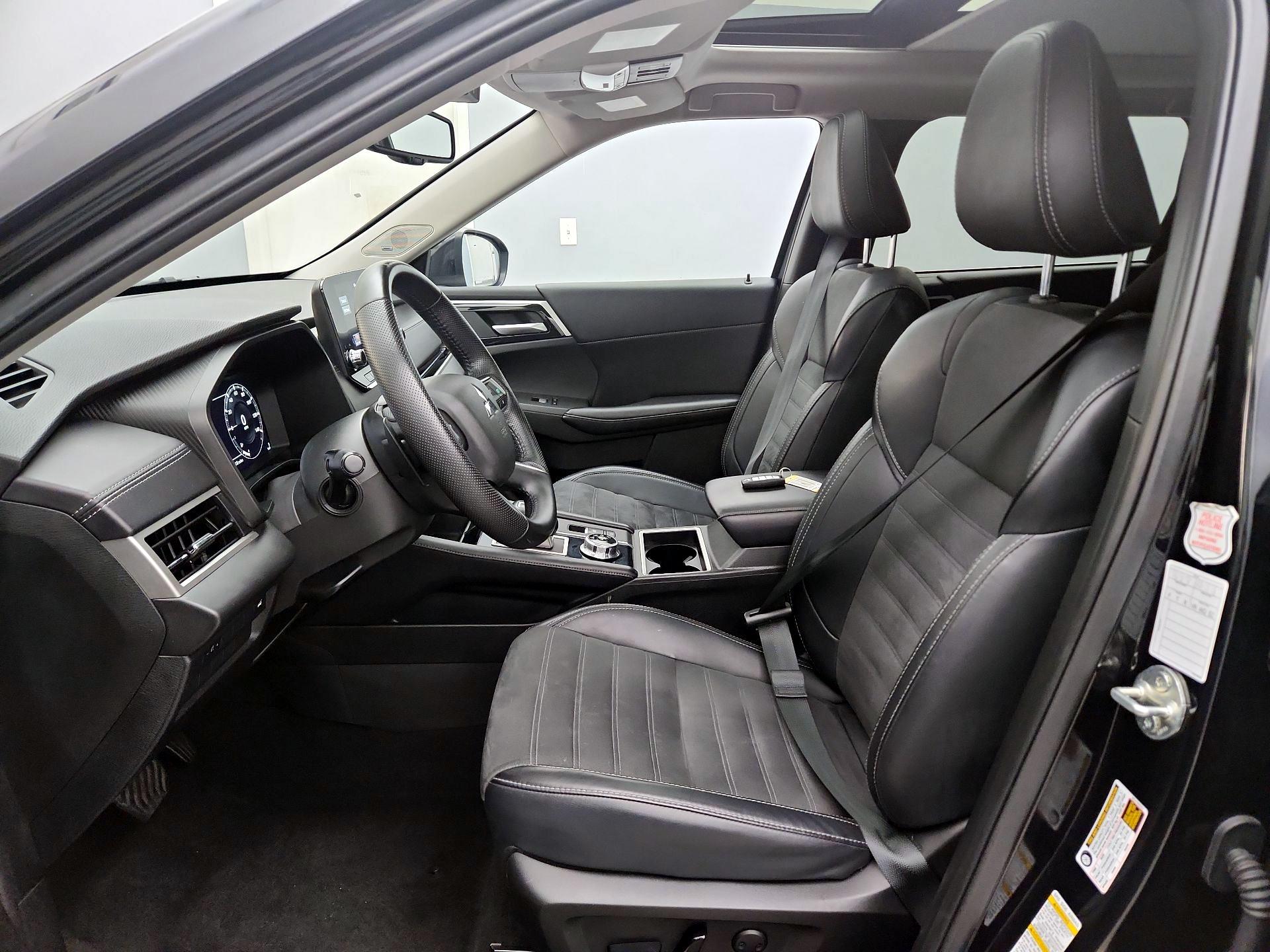 Thumbnail: 2024 Mitsubishi Outlander - 11
