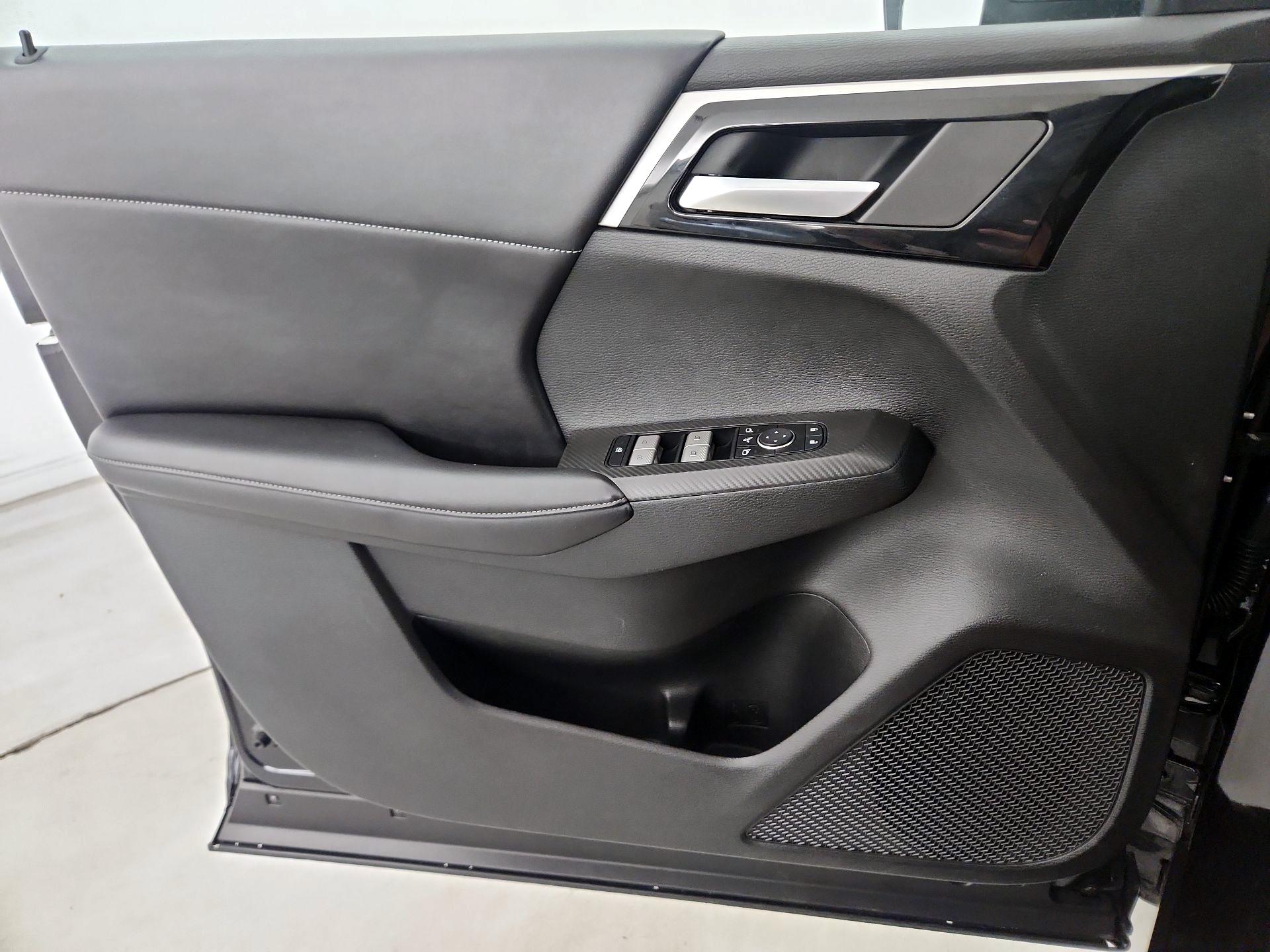 Thumbnail: 2024 Mitsubishi Outlander - 12