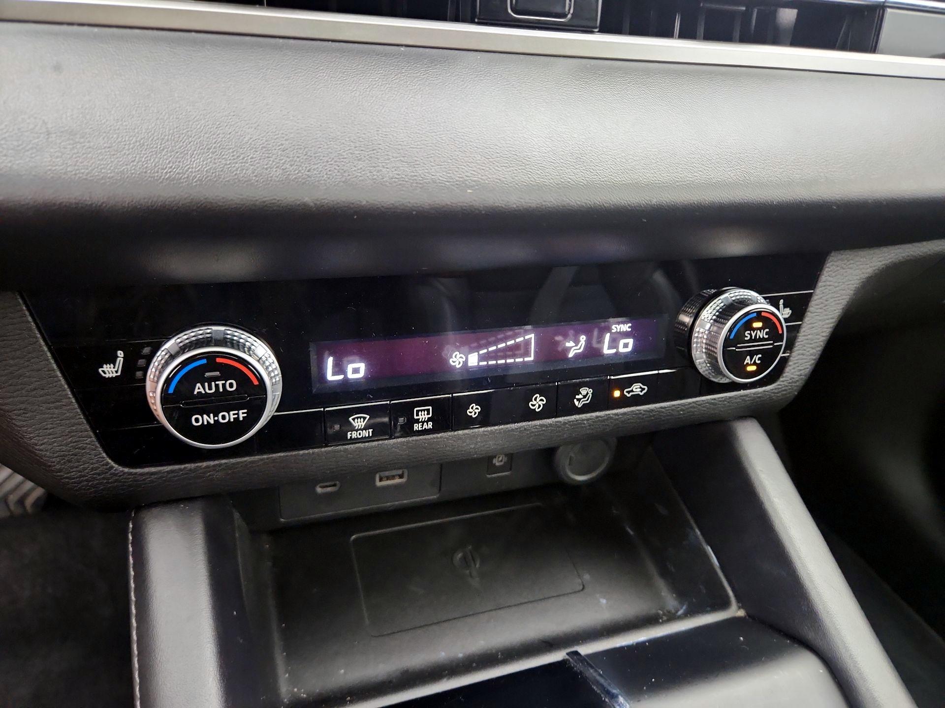 Thumbnail: 2024 Mitsubishi Outlander - 16