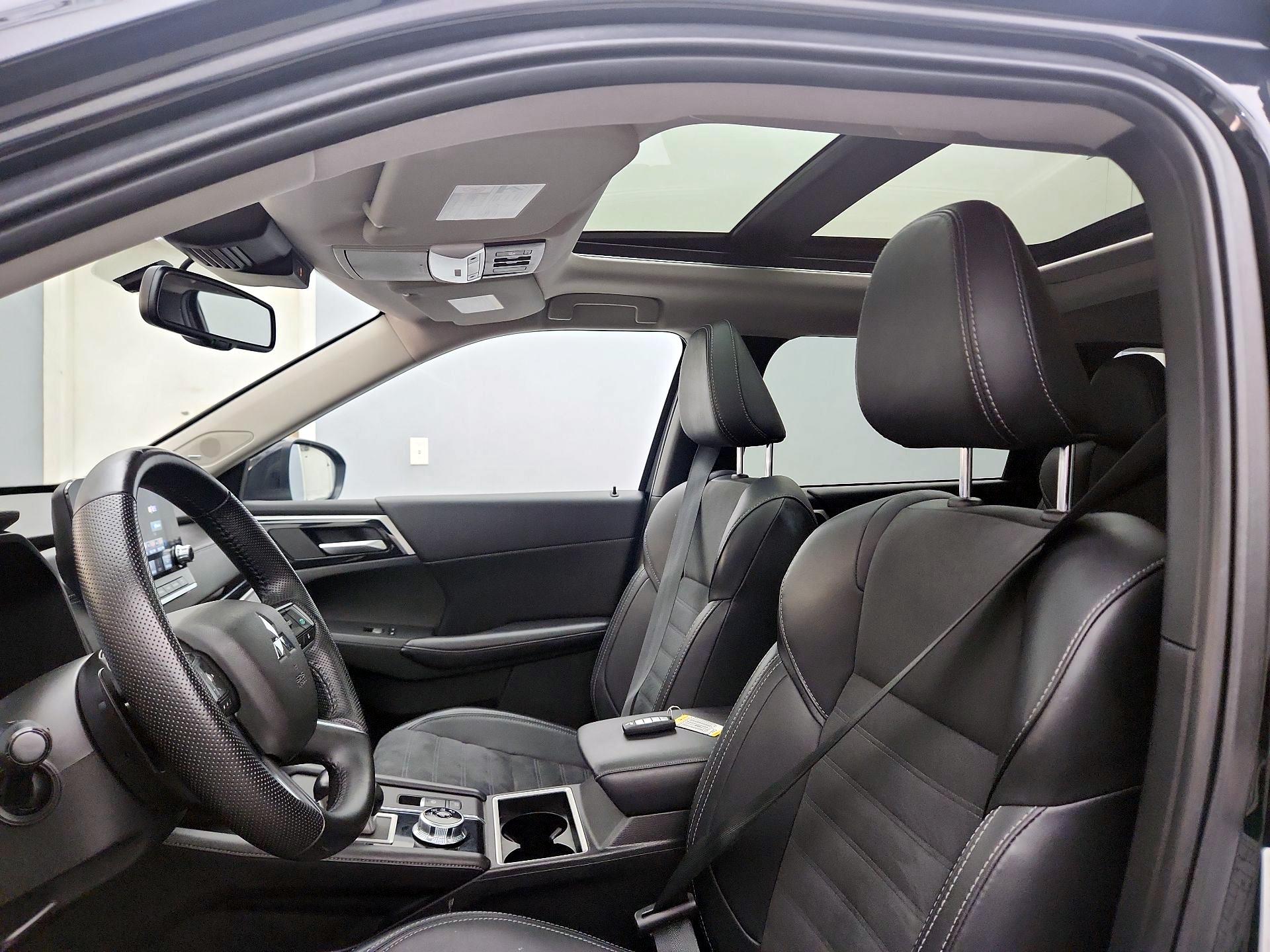 Thumbnail: 2024 Mitsubishi Outlander - 19