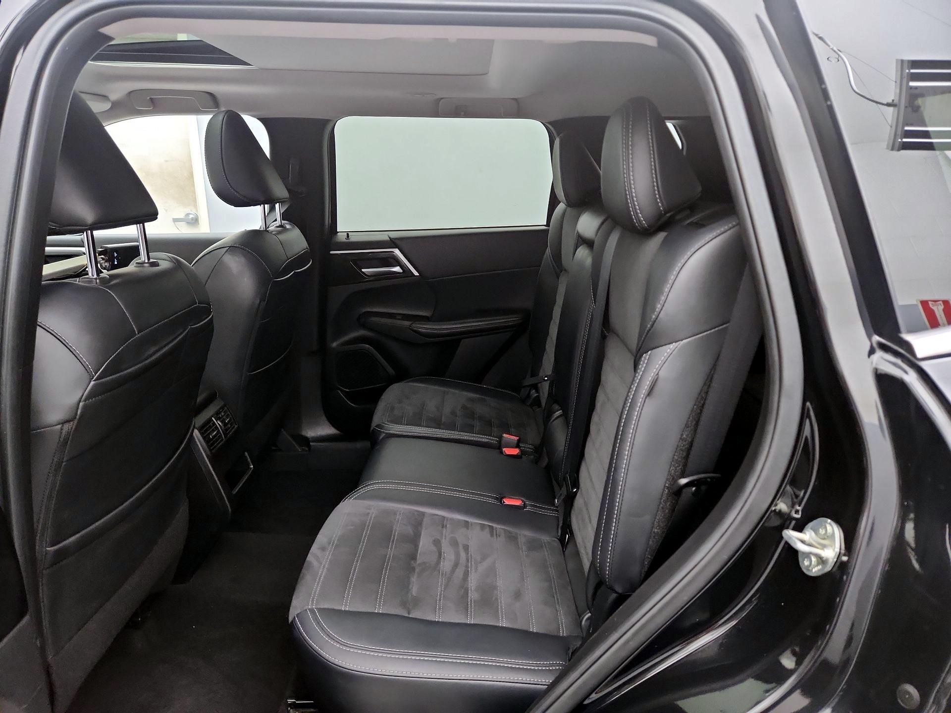 Thumbnail: 2024 Mitsubishi Outlander - 20