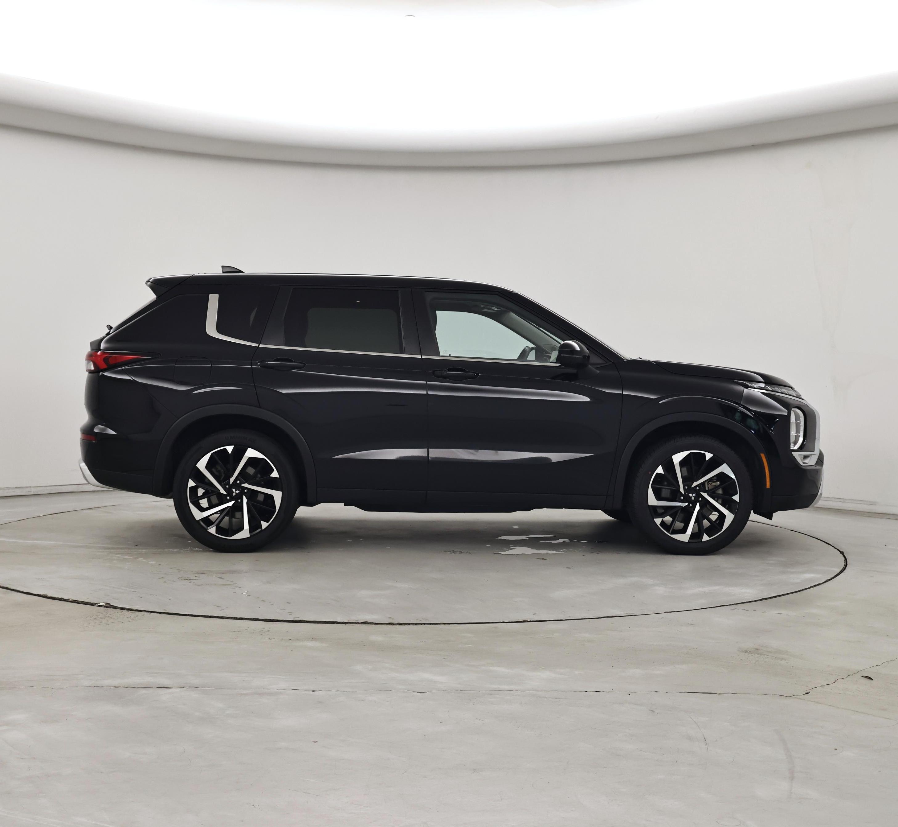 Thumbnail: 2024 Mitsubishi Outlander - 7