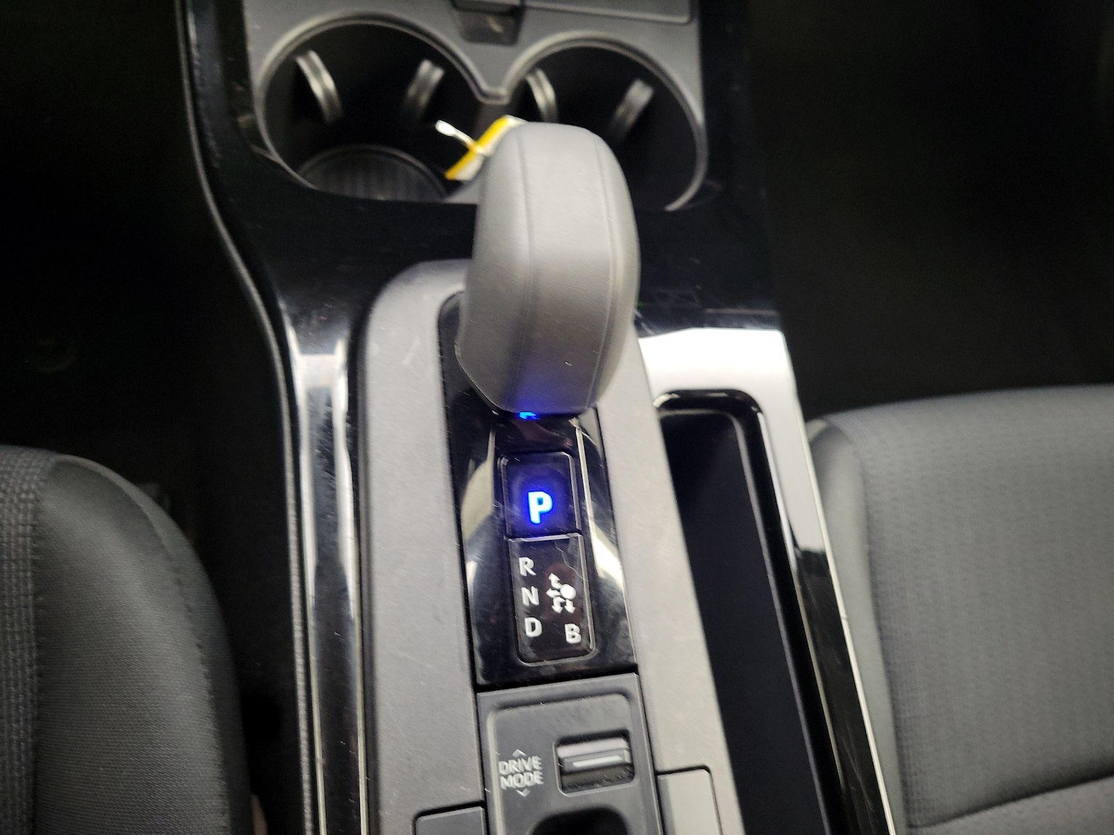 2024 Toyota Prius LE - Photo 18