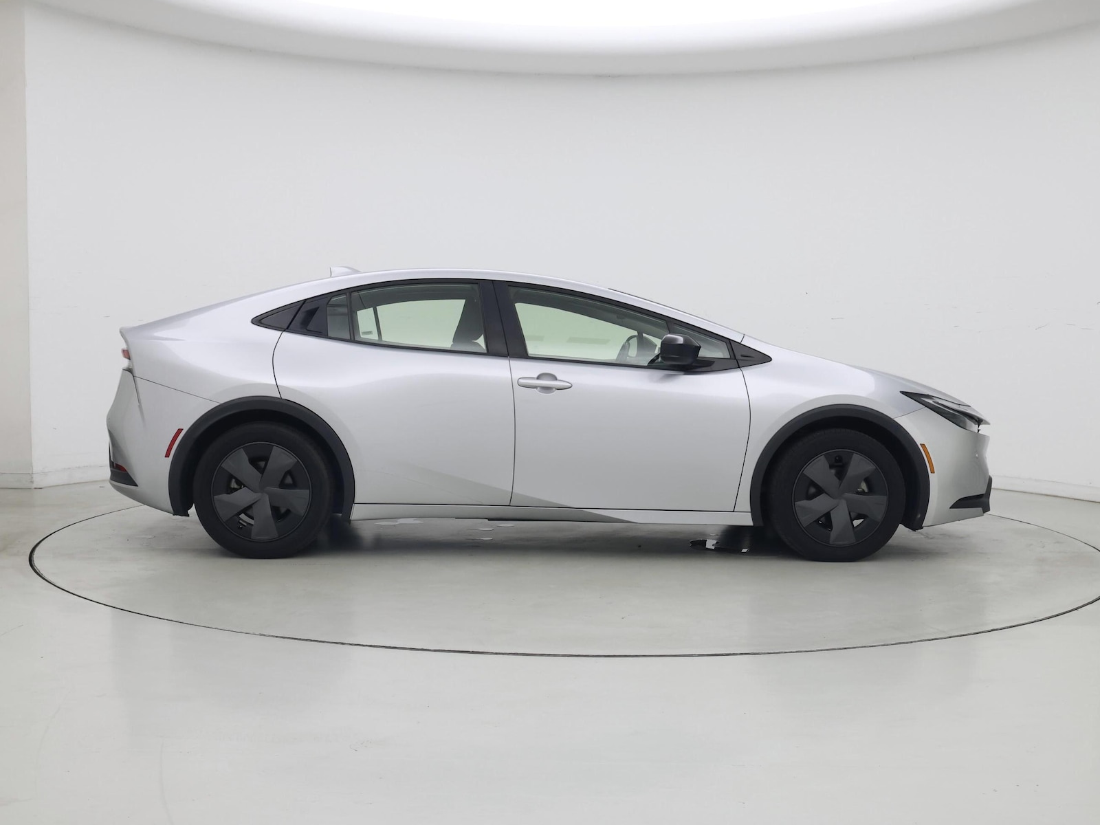 2024 Toyota Prius LE - Photo 8