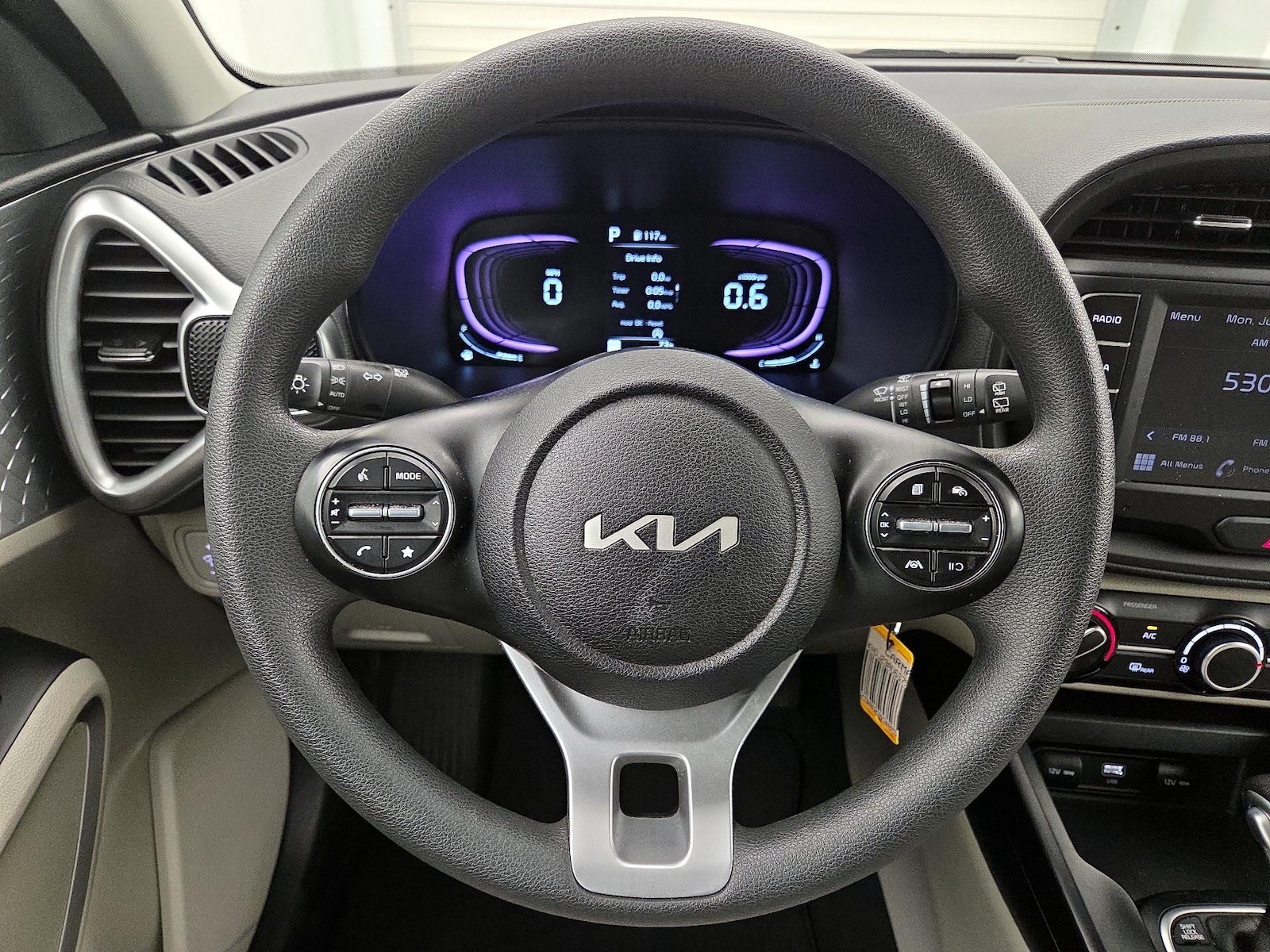 2025 Kia Soul LX - Photo 11