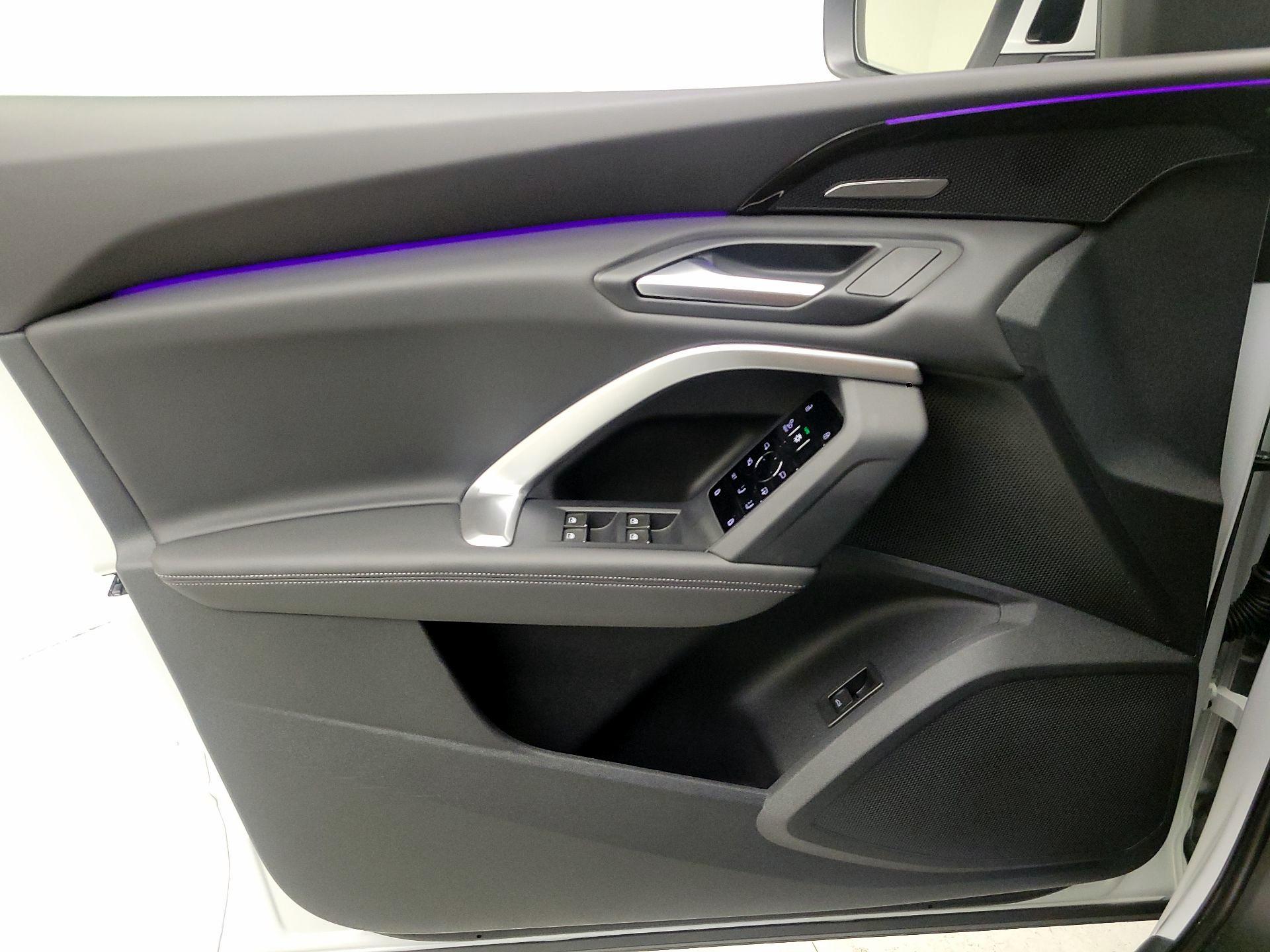 Thumbnail: 2025 Audi Q5 - 12