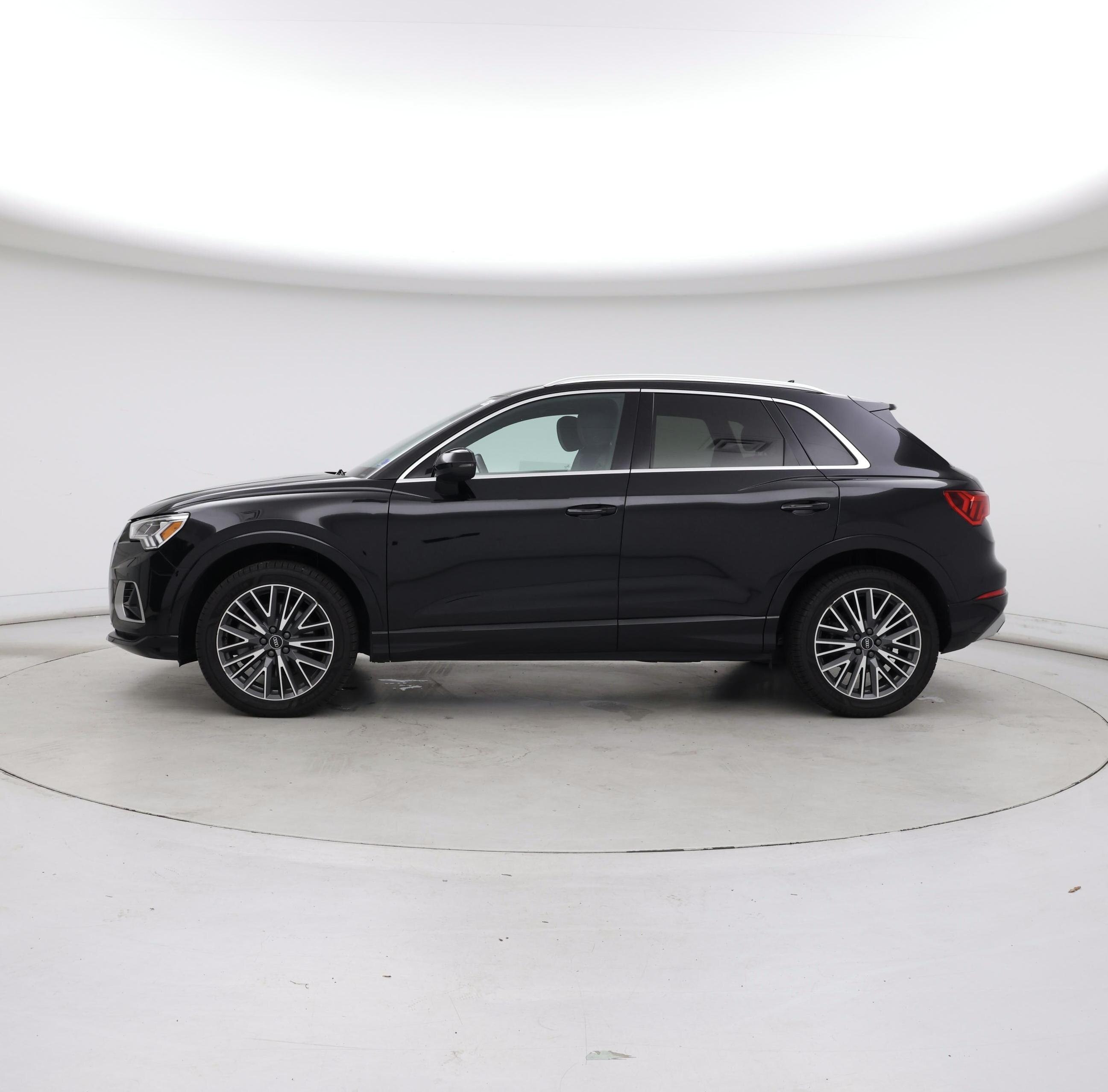Thumbnail: 2021 Audi Q3 - 3