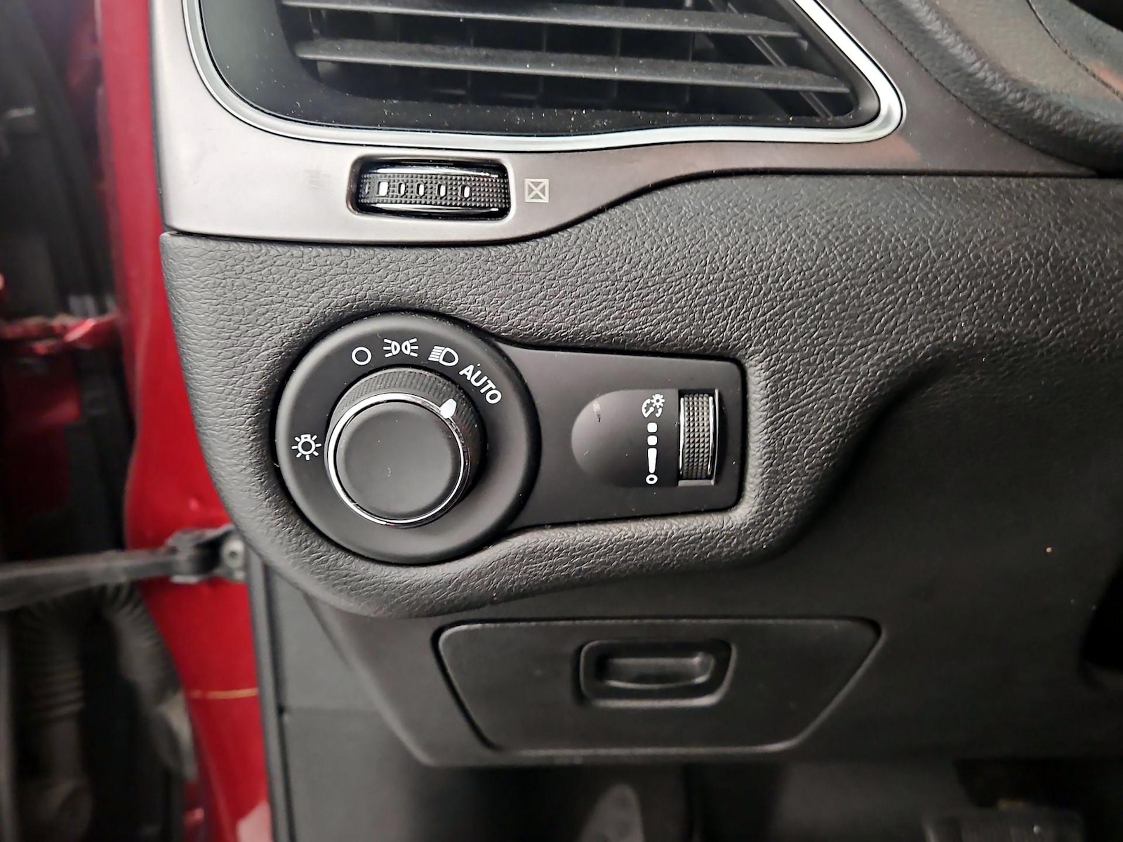 2020 Jeep Cherokee Latitude - Photo 12