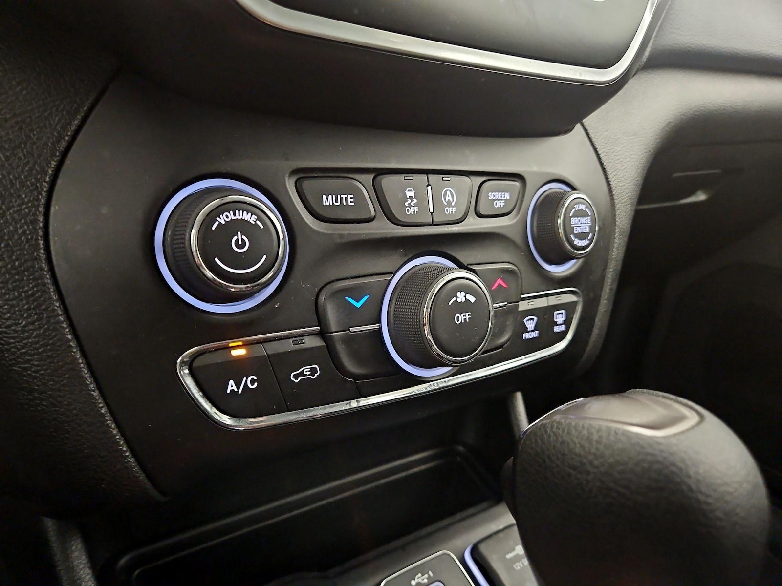 2020 Jeep Cherokee Latitude - Photo 15