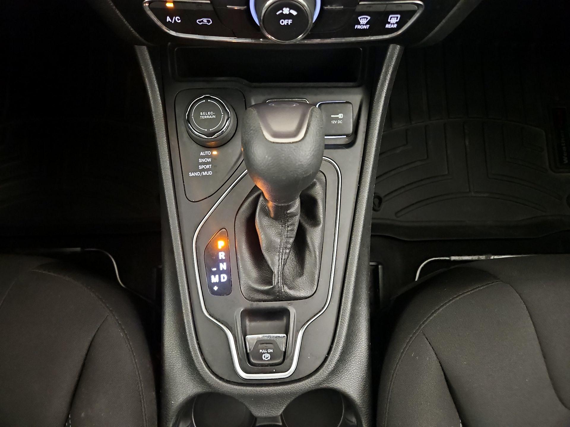 Thumbnail: 2020 Jeep Cherokee - 15